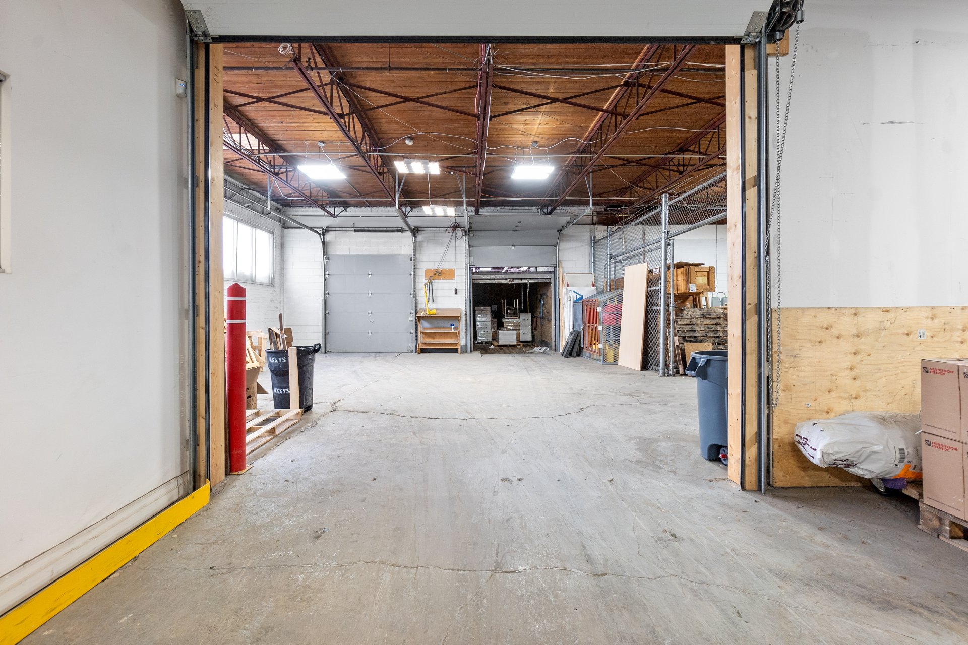 Photo - Shipping (door/dock)