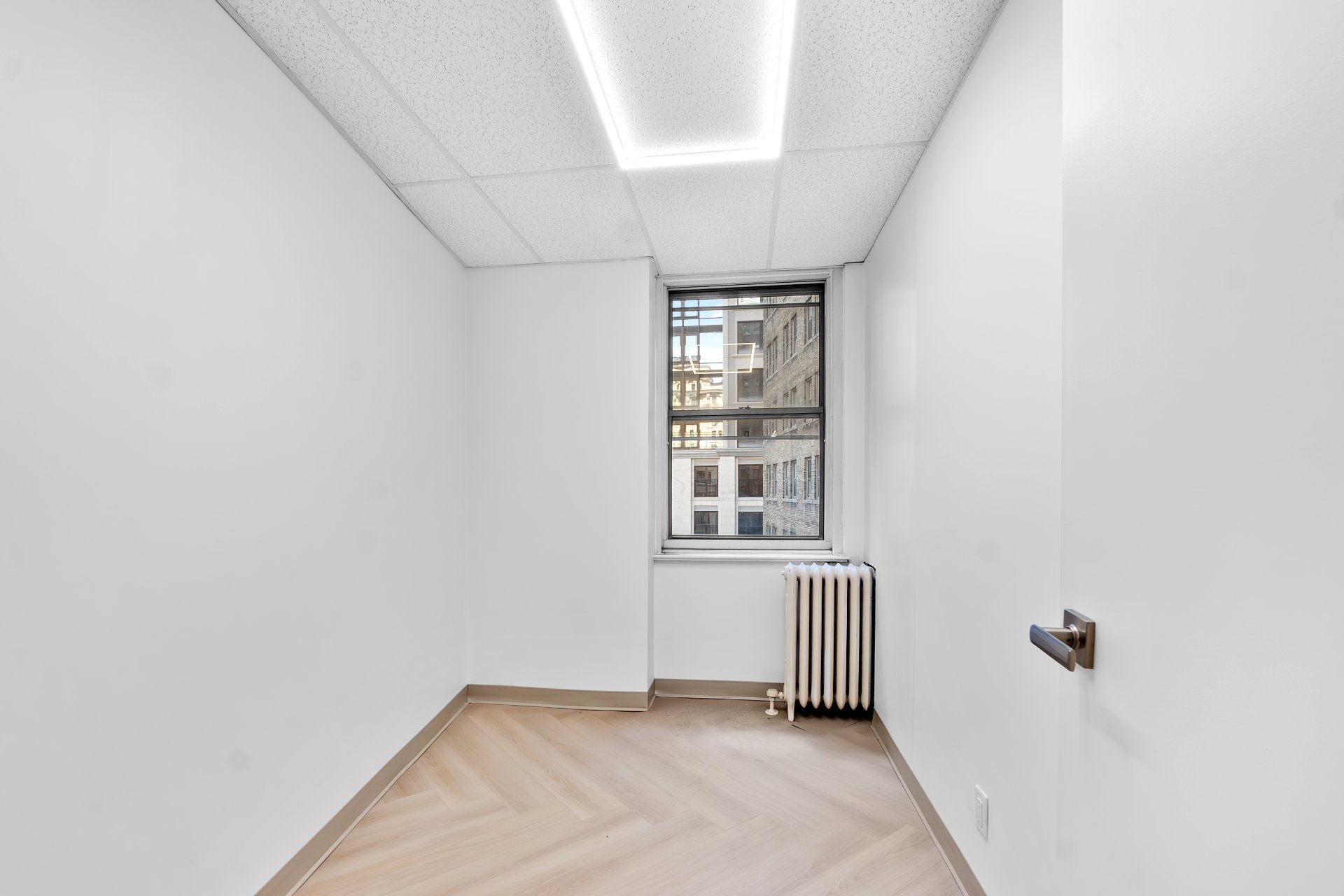 Photo - Bureau