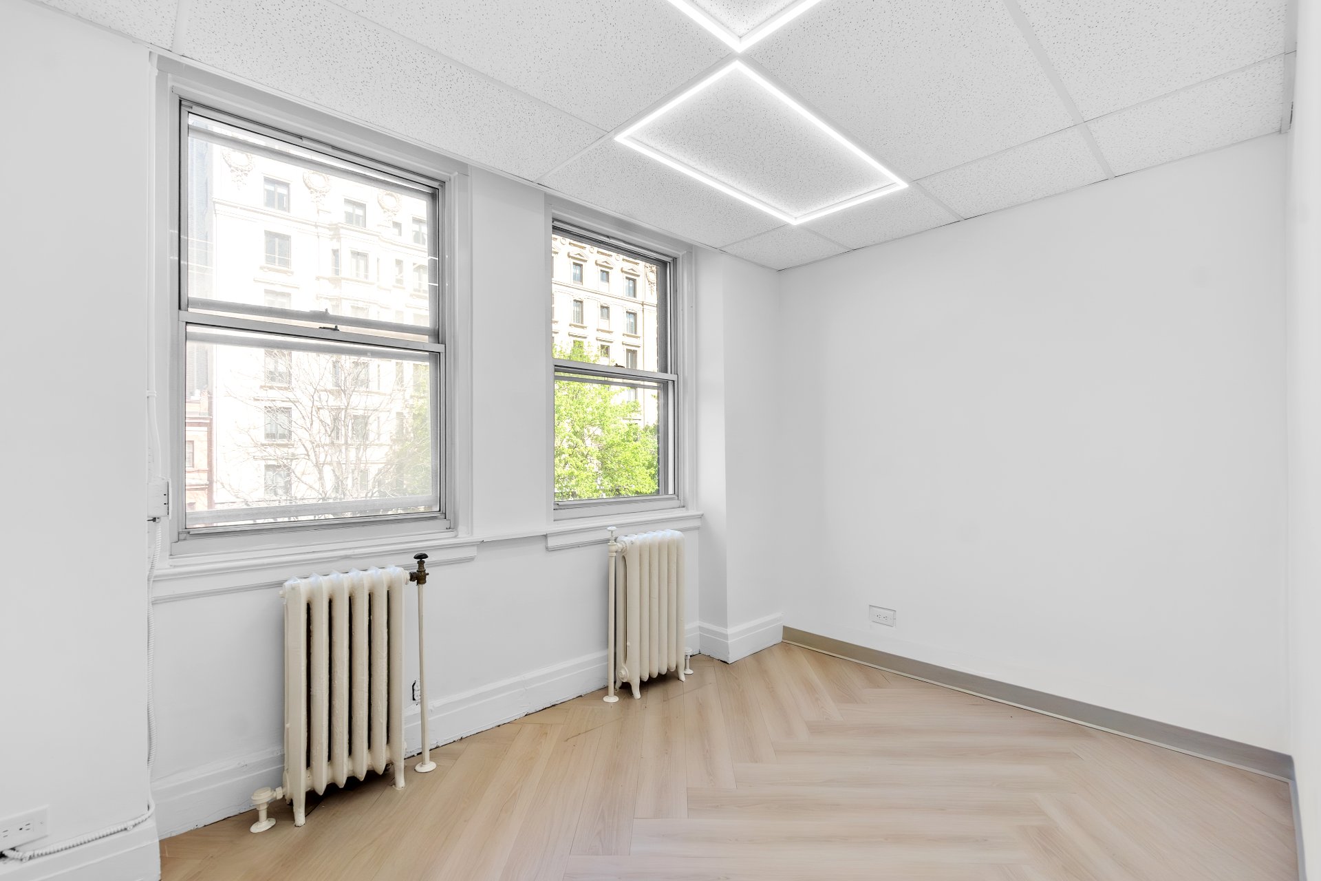 Photo - Bureau