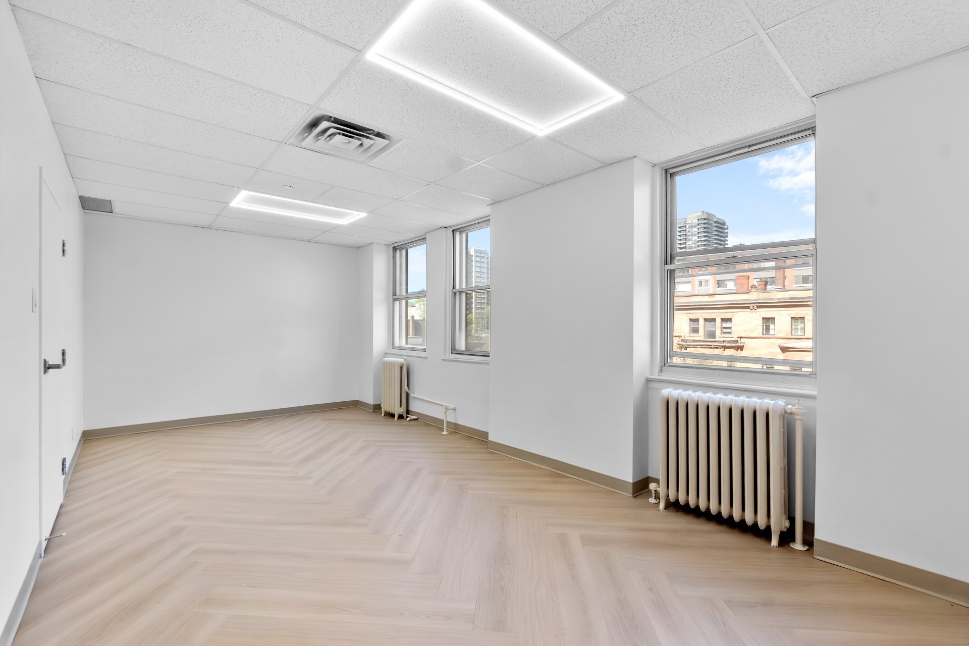 Photo - Bureau