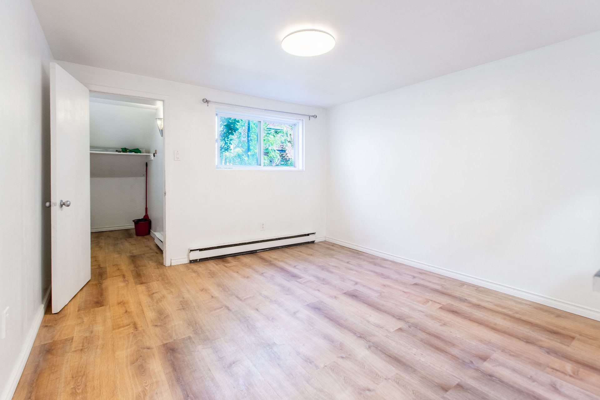 Photo - Family room