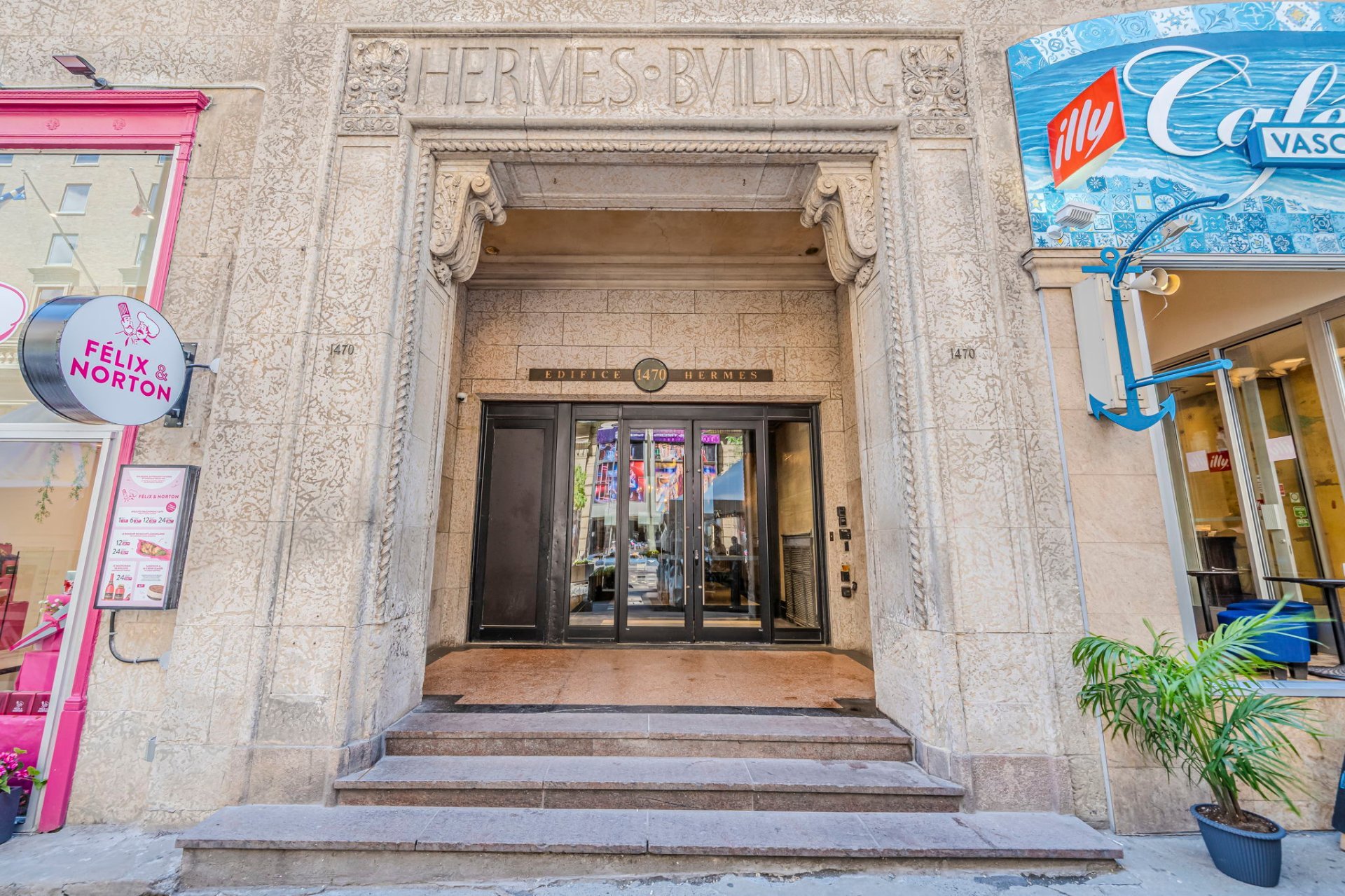 Photo - Façade