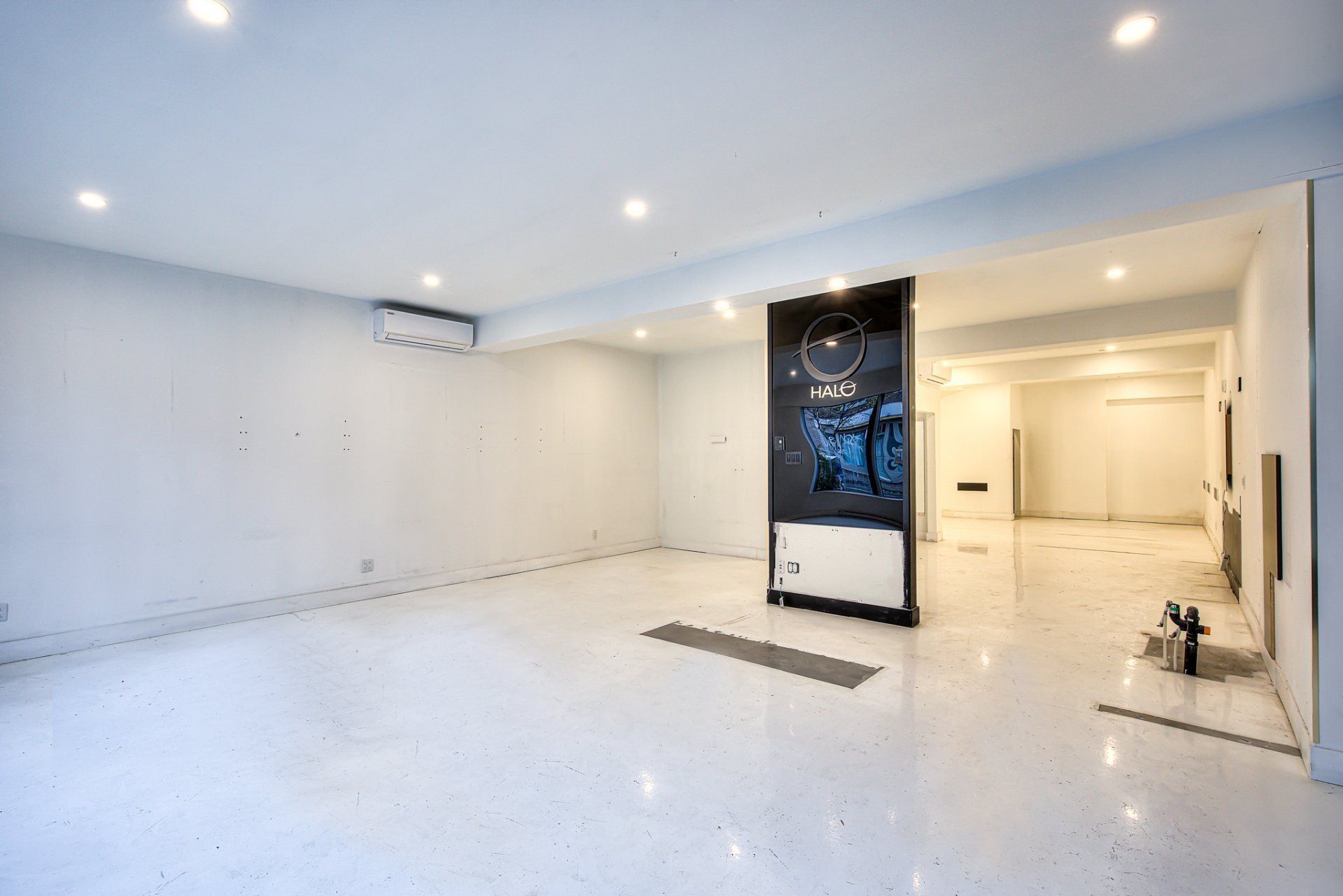 Photo - Reception Area
