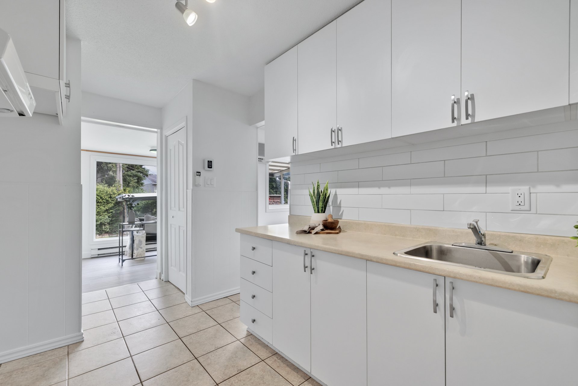 Photo - Kitchen