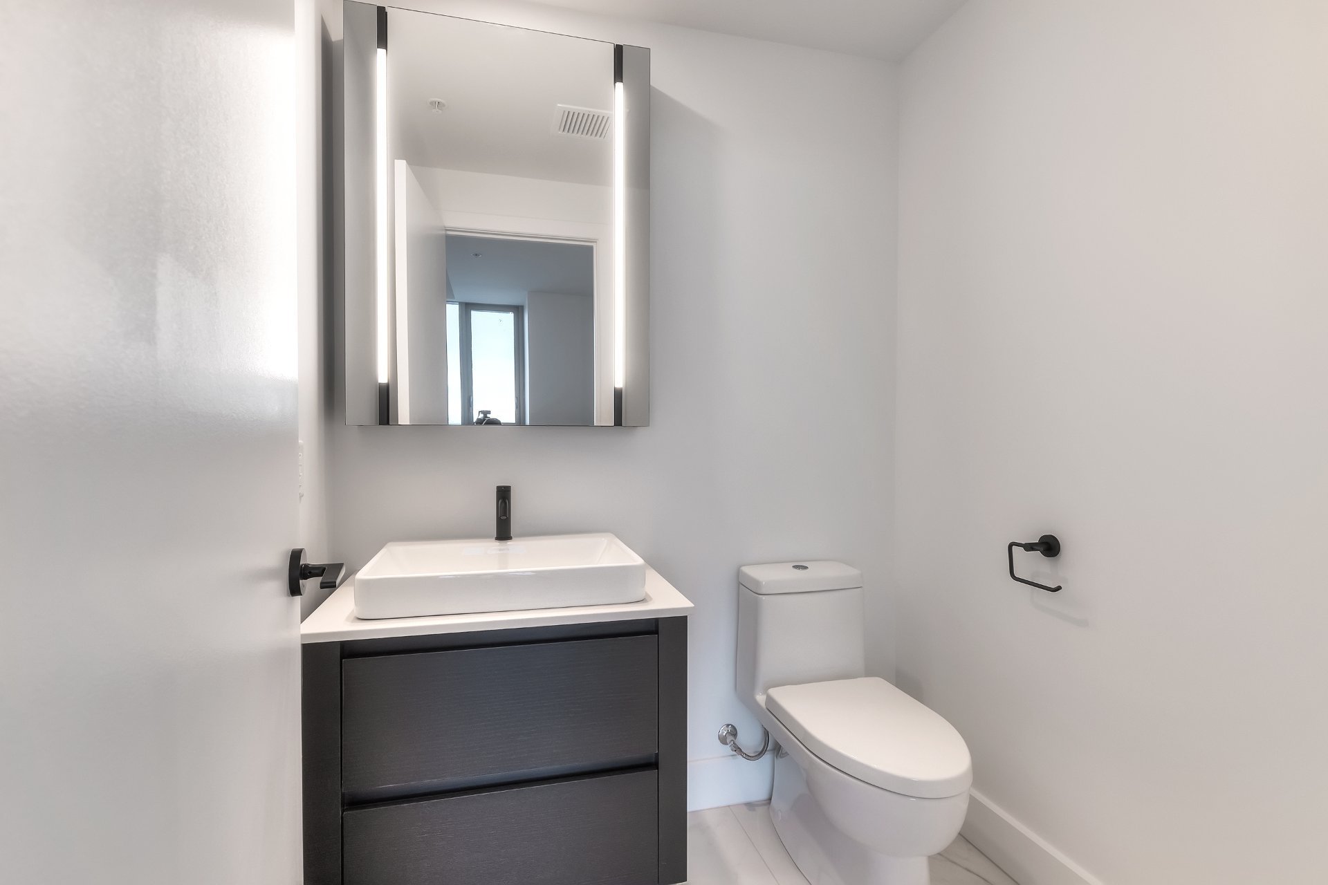 Photo - Salle de bains attenante à la CCP