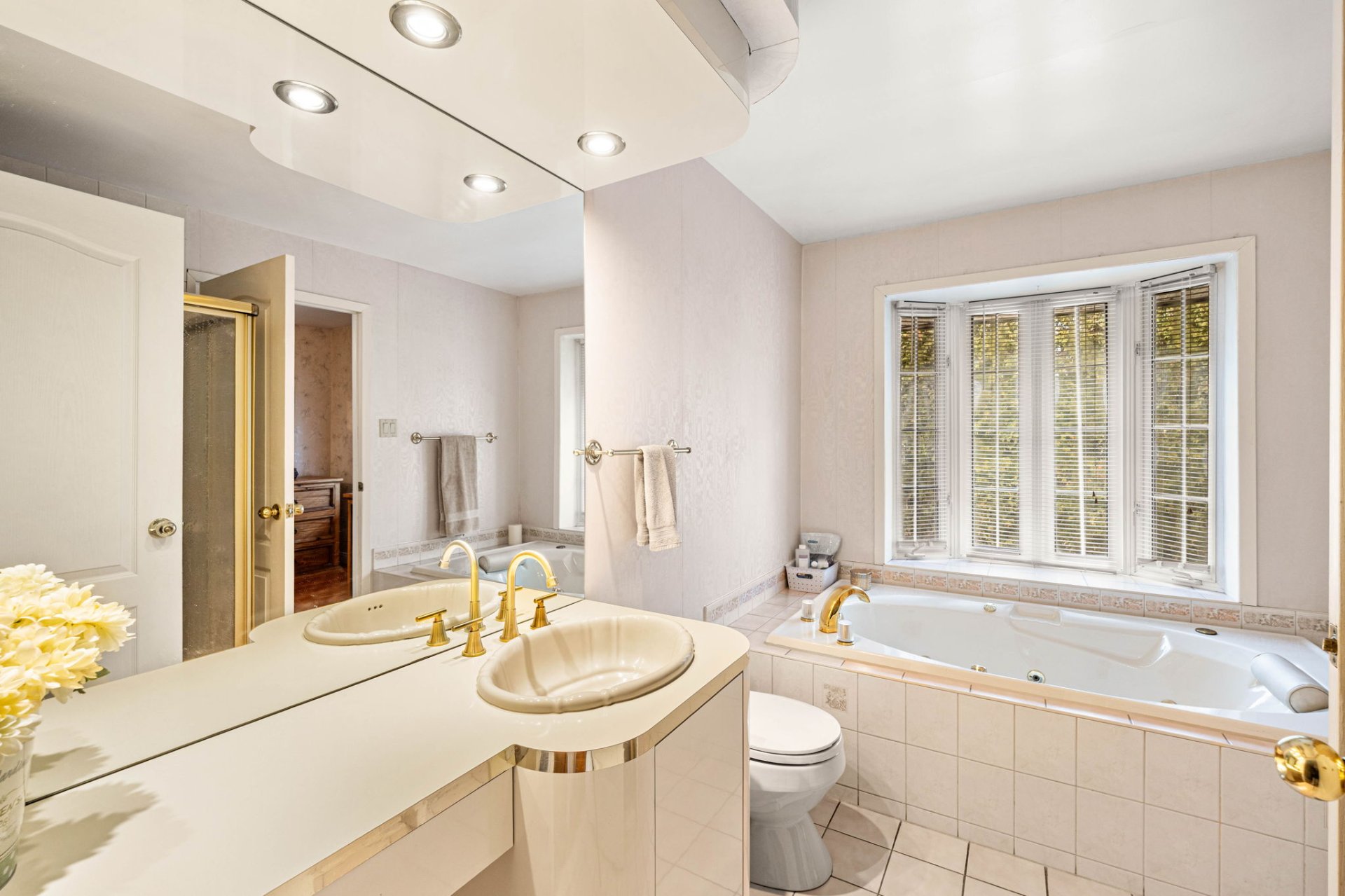 Photo - Salle de bains attenante à la CCP