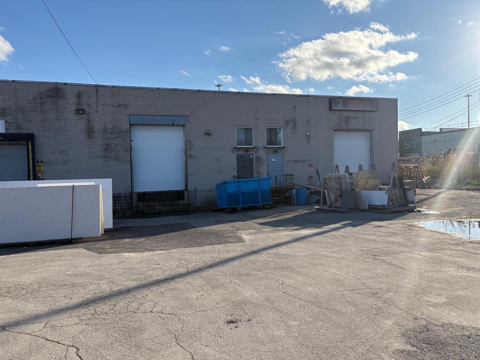 Photo - Shipping (door/dock)
