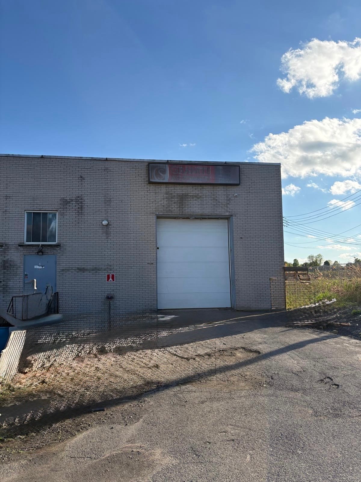 Photo - Garage