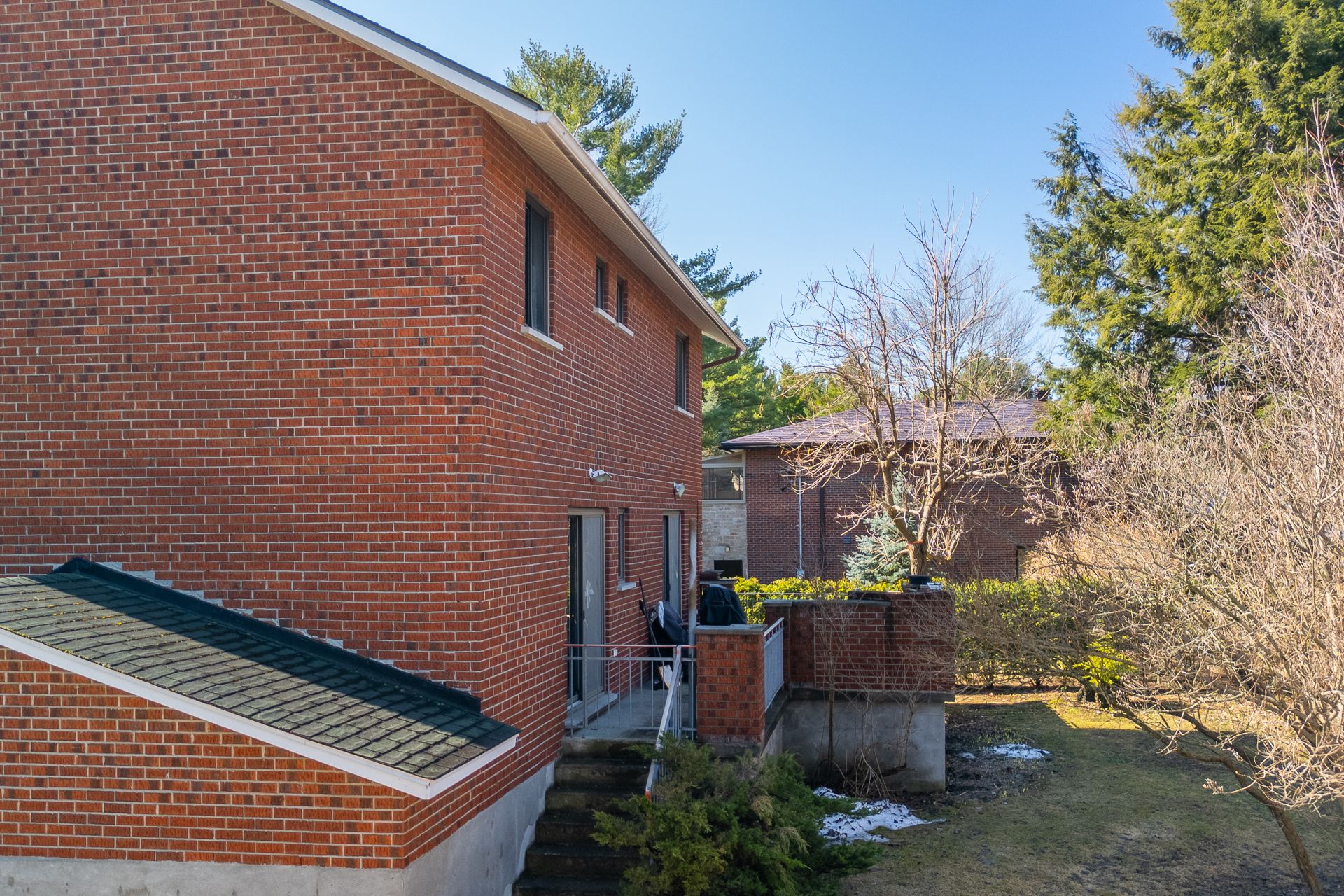 Photo - Back facade