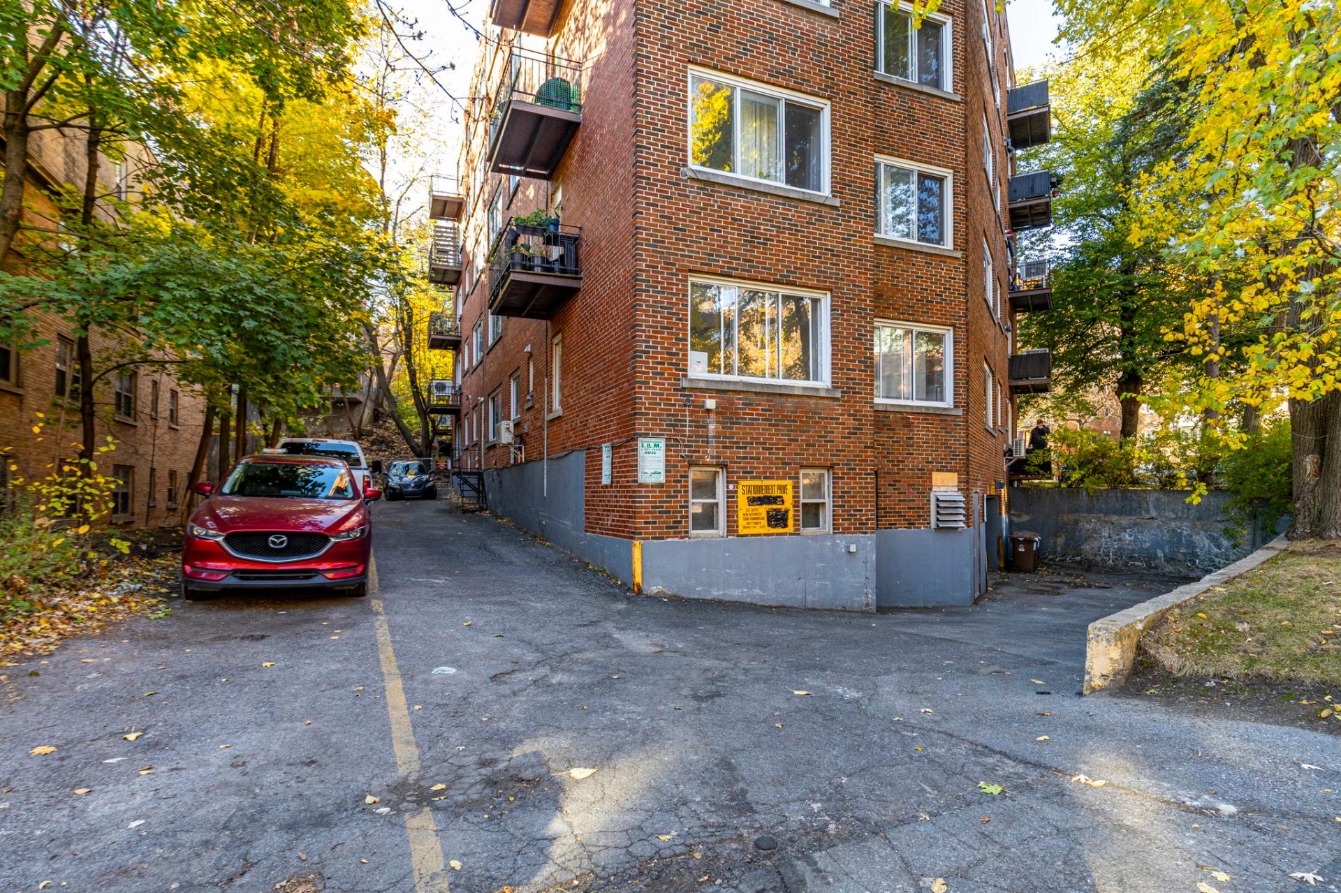 Photo - Stationnement