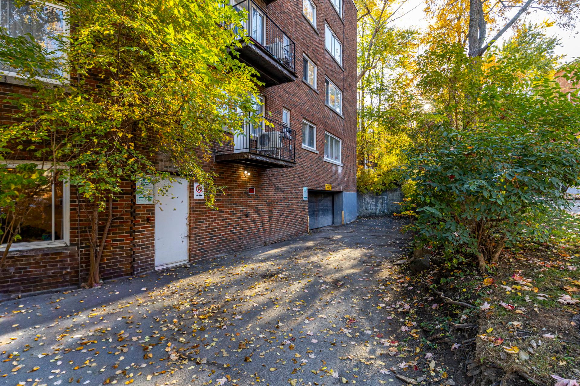 Photo - Stationnement