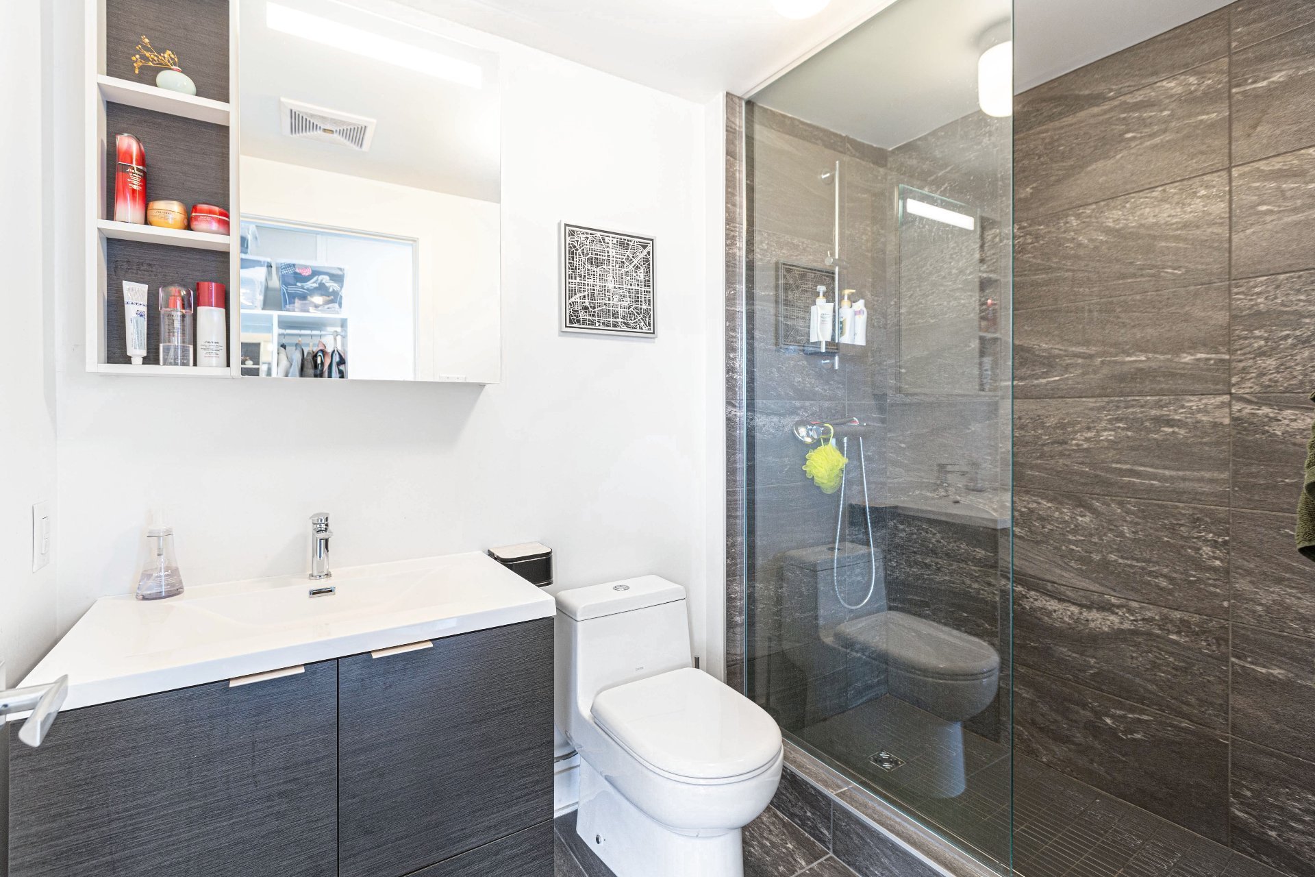 Photo - Ensuite bathroom