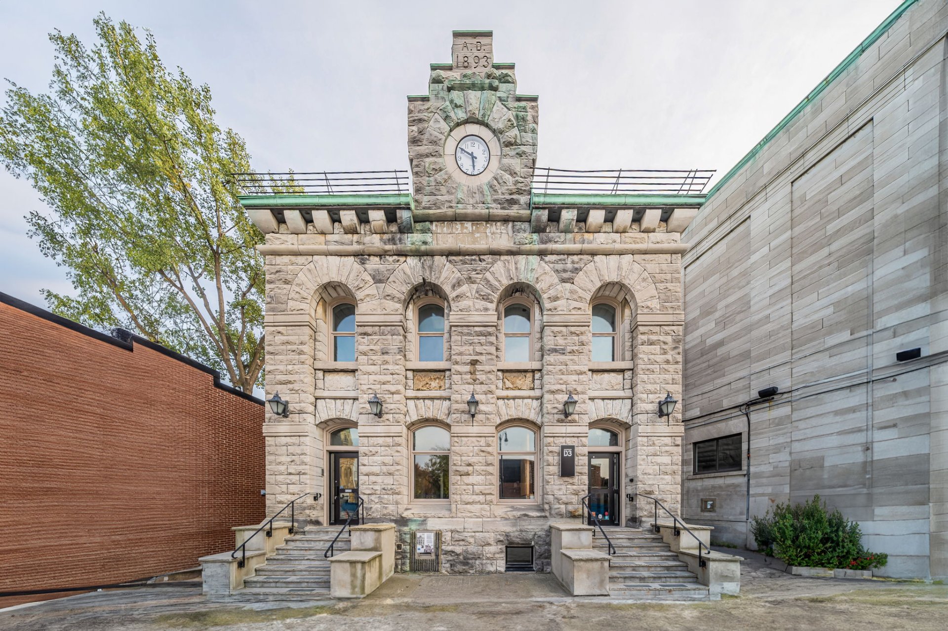 Photo - Façade