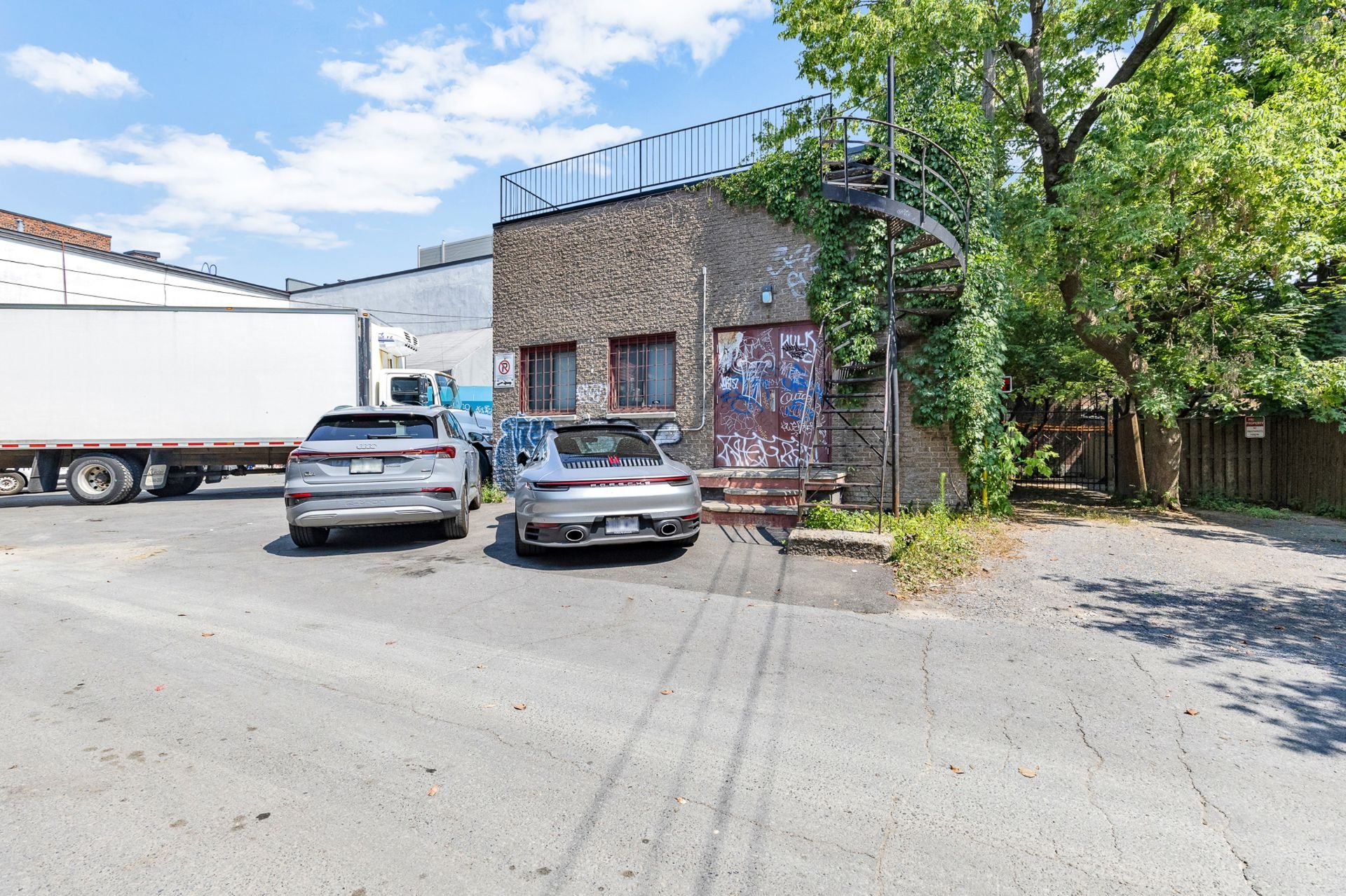 Photo - Stationnement