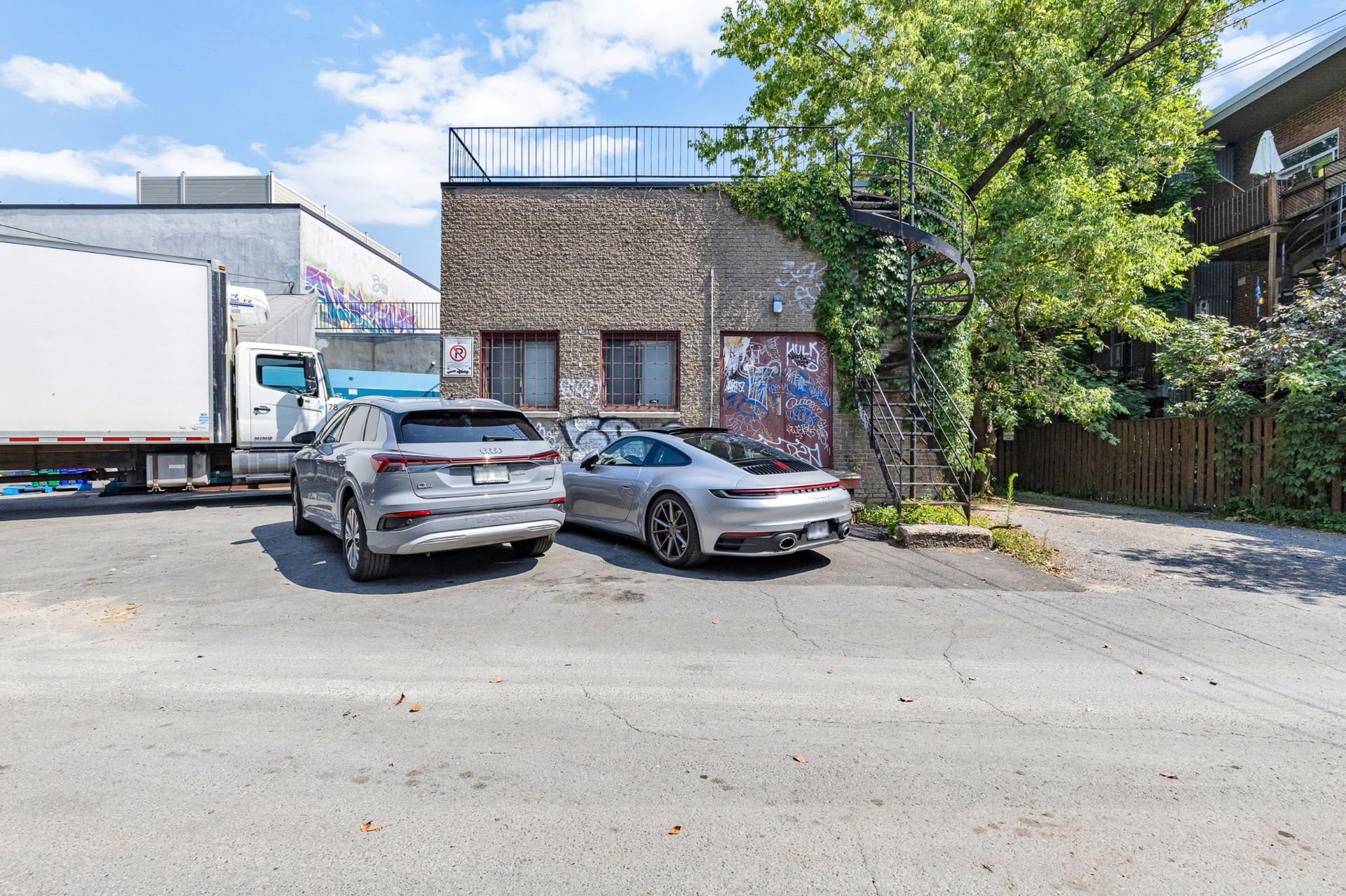 Photo - Stationnement