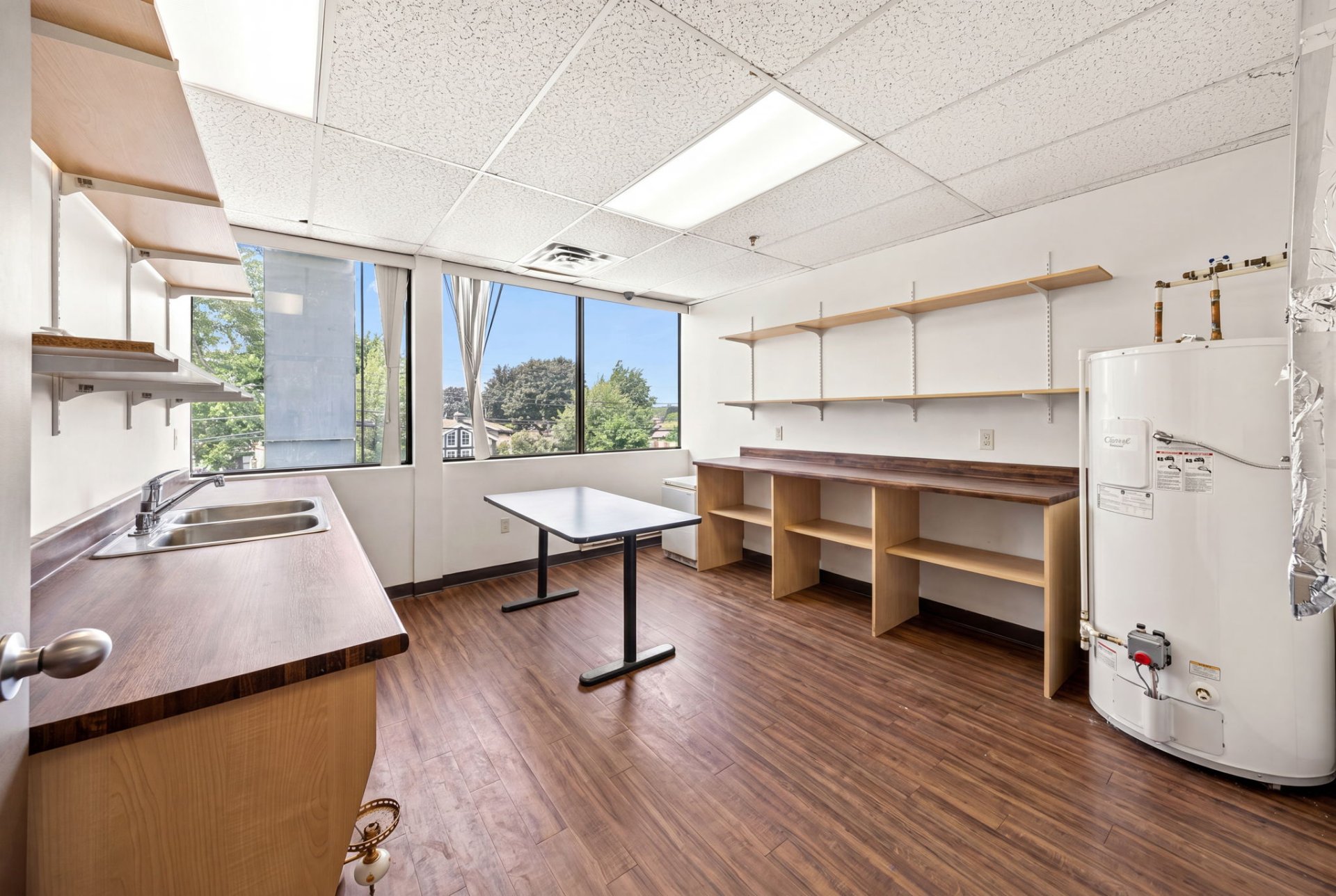 Photo - Kitchenette