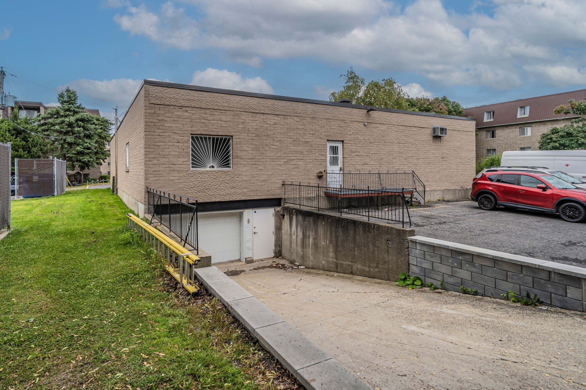 Photo - Garage