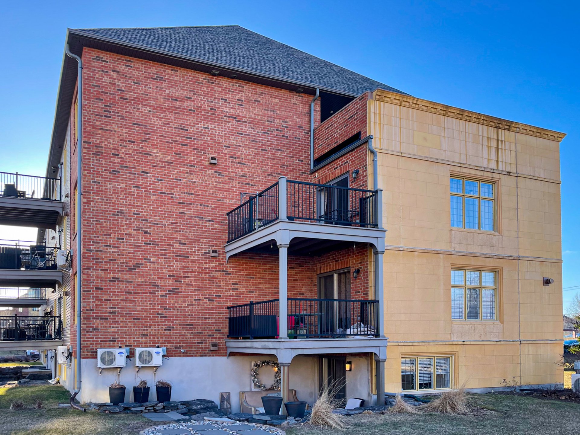 Photo - Exterior