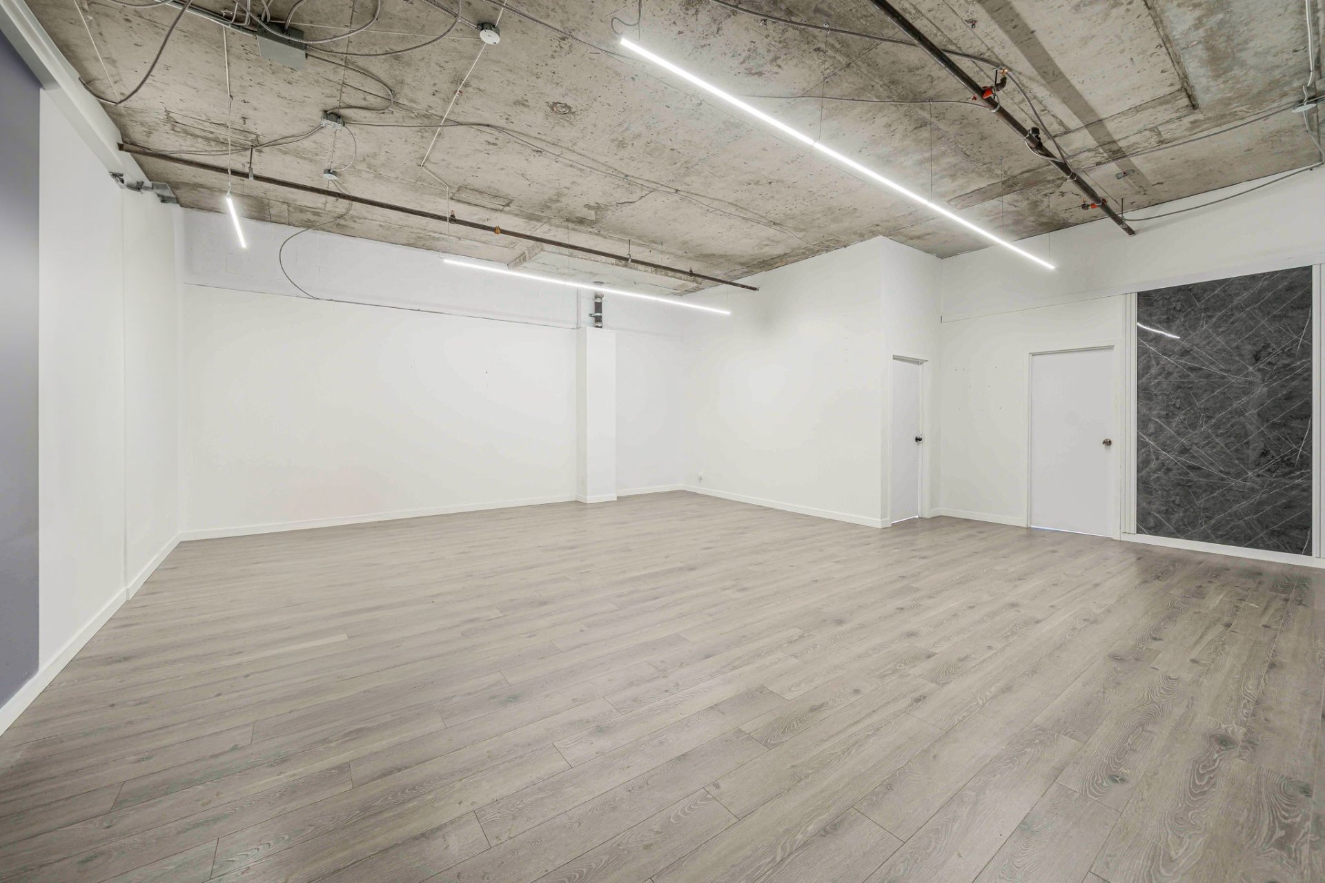 Photo - Reception Area