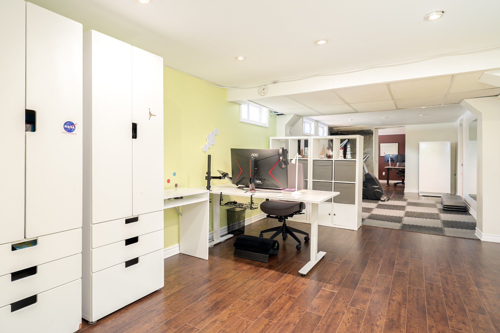 Photo - Bureau
