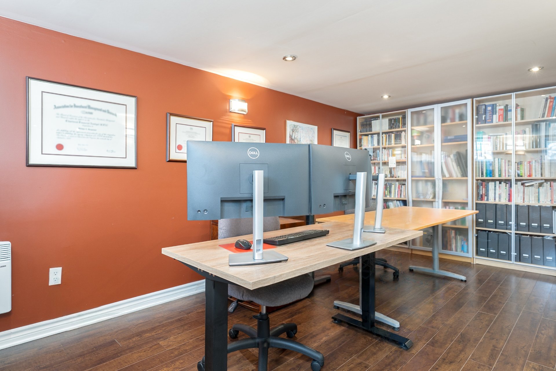 Photo - Bureau