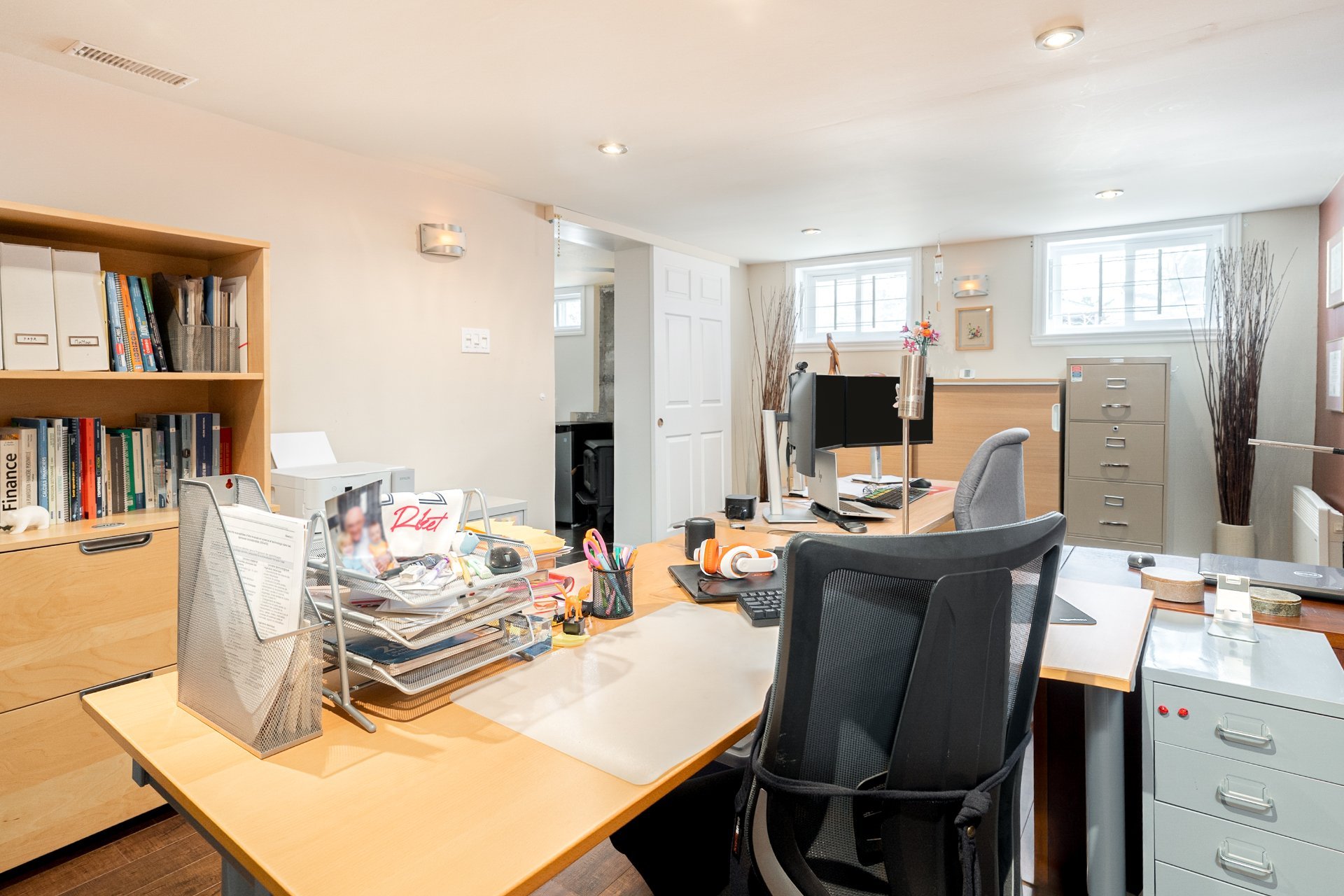 Photo - Bureau