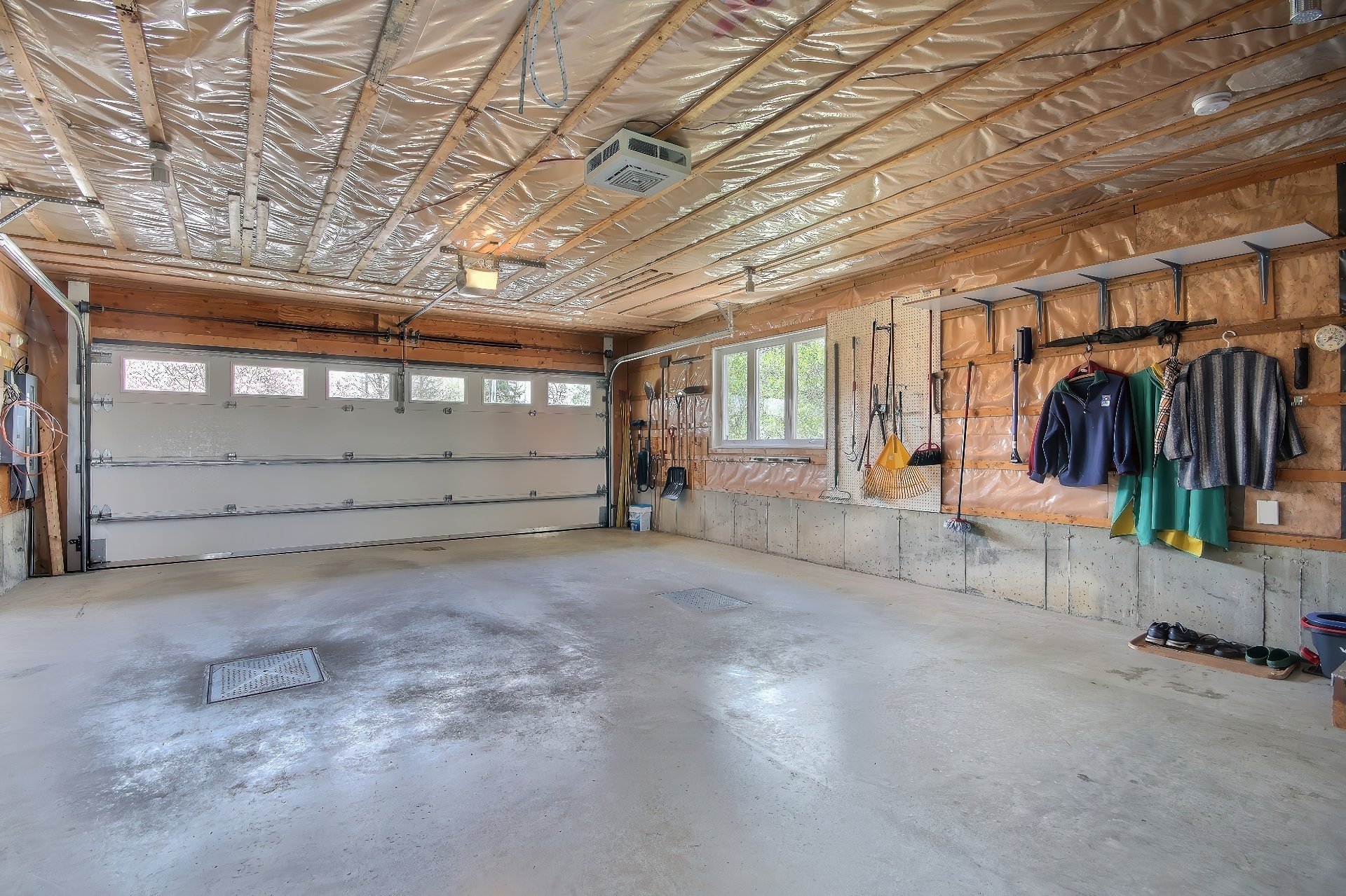 Photo - Garage