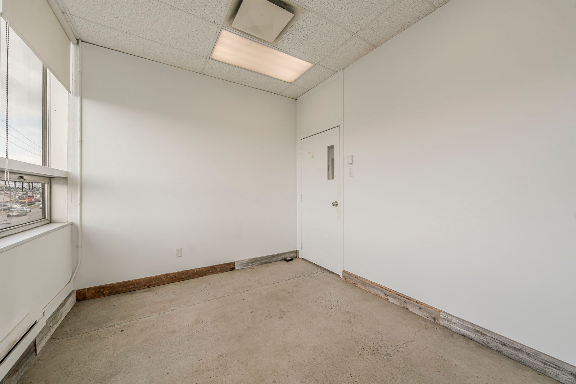 Photo - Bureau