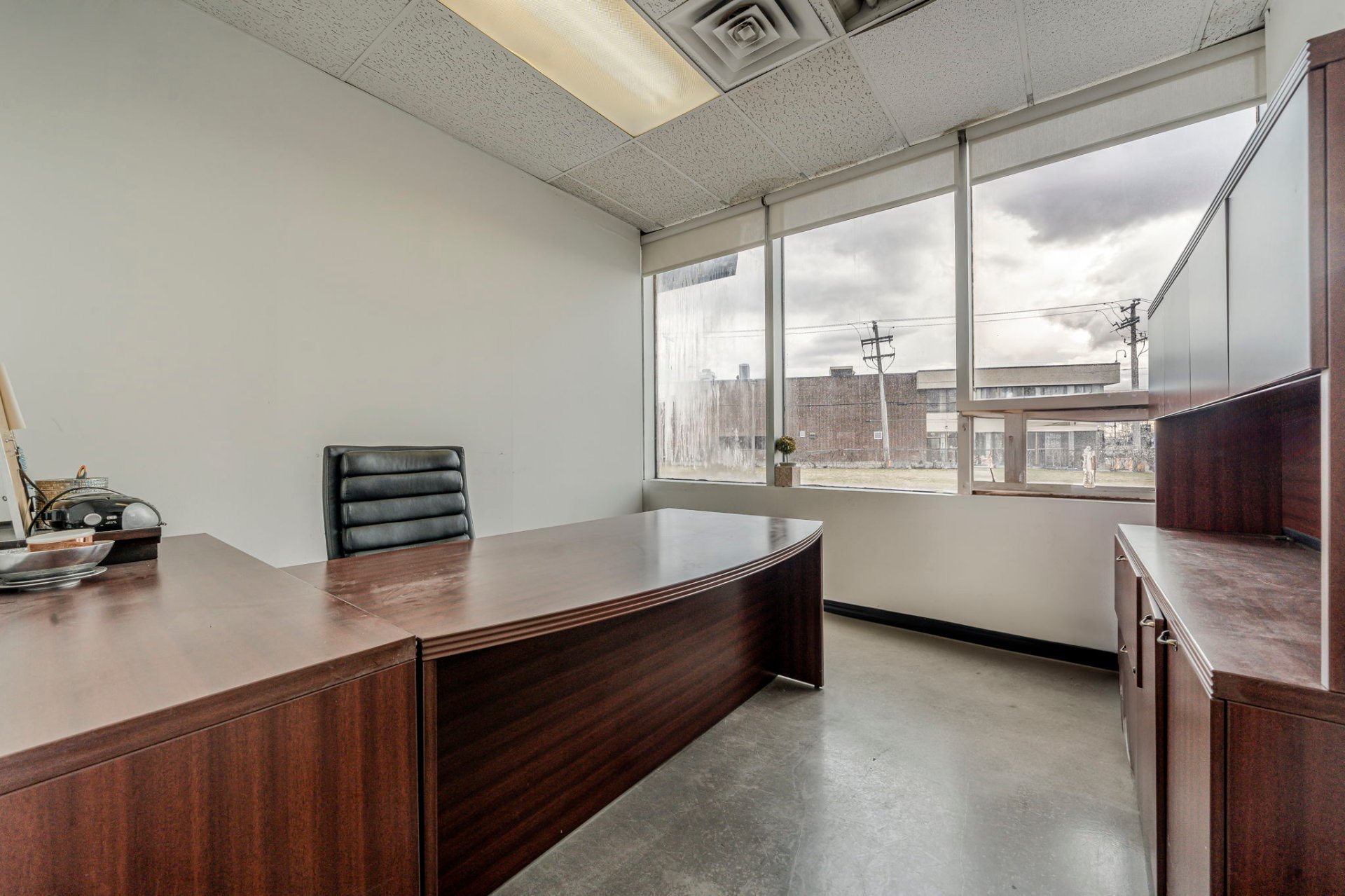Photo - Bureau