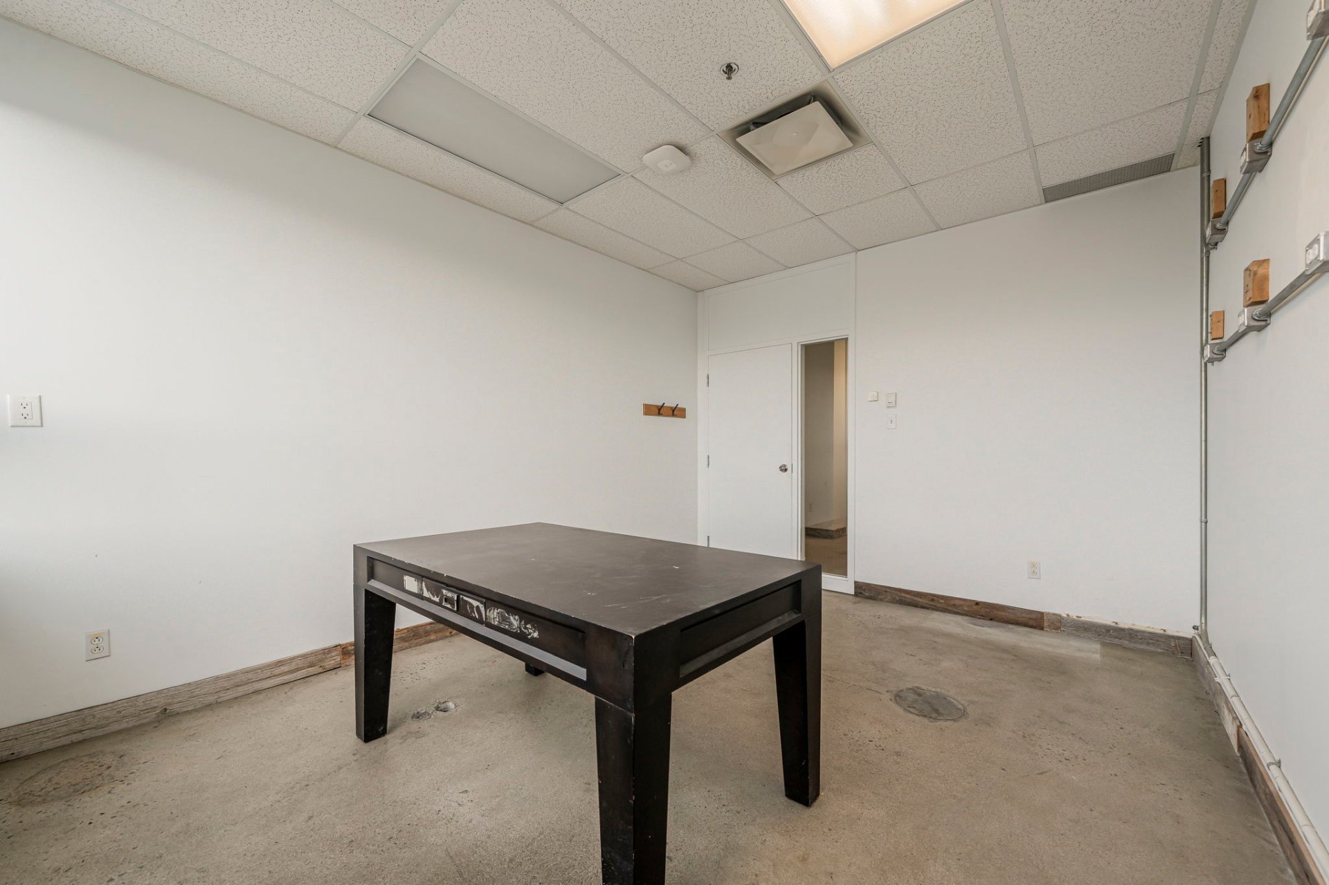 Photo - Bureau