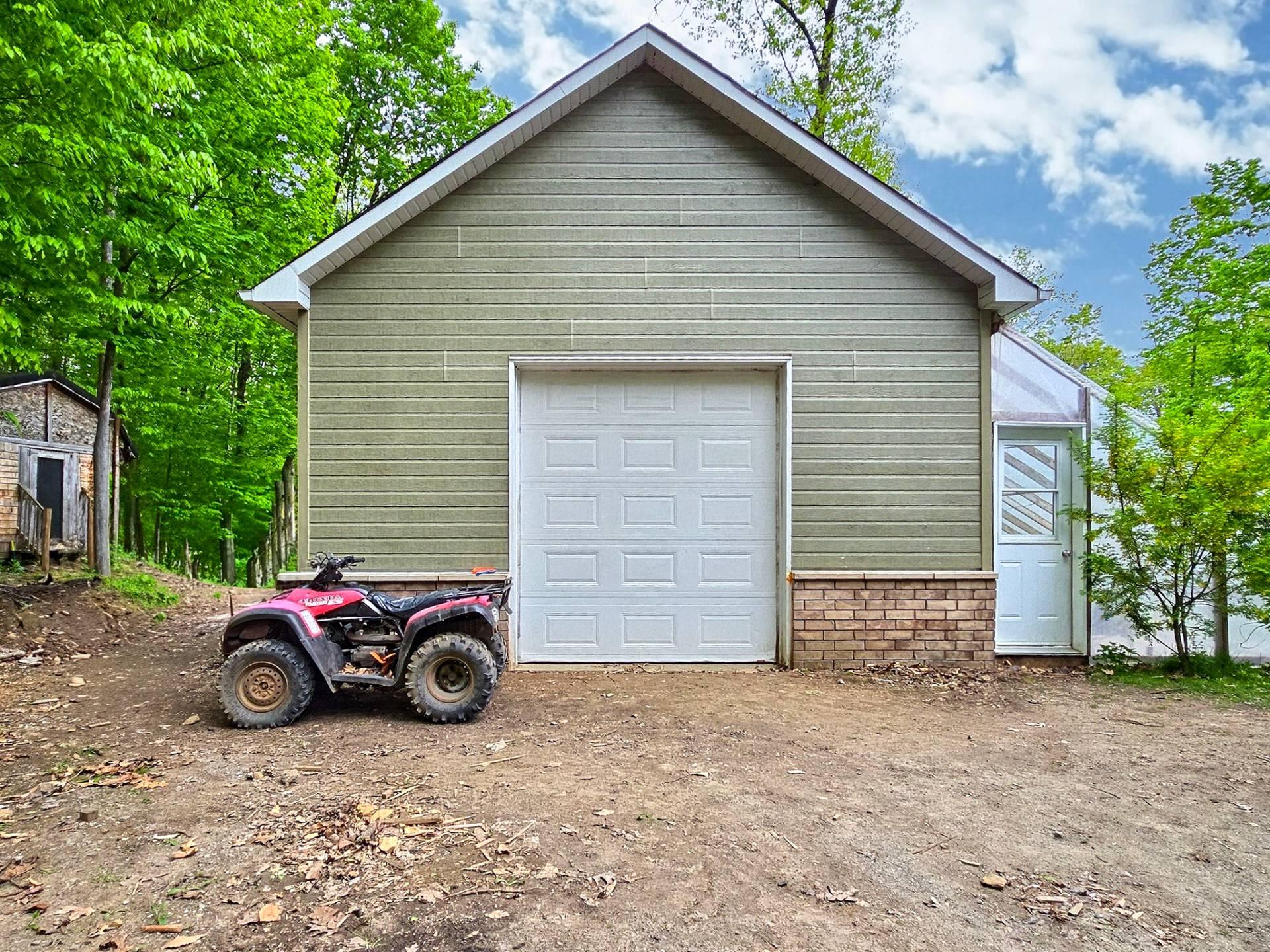 Photo - Garage