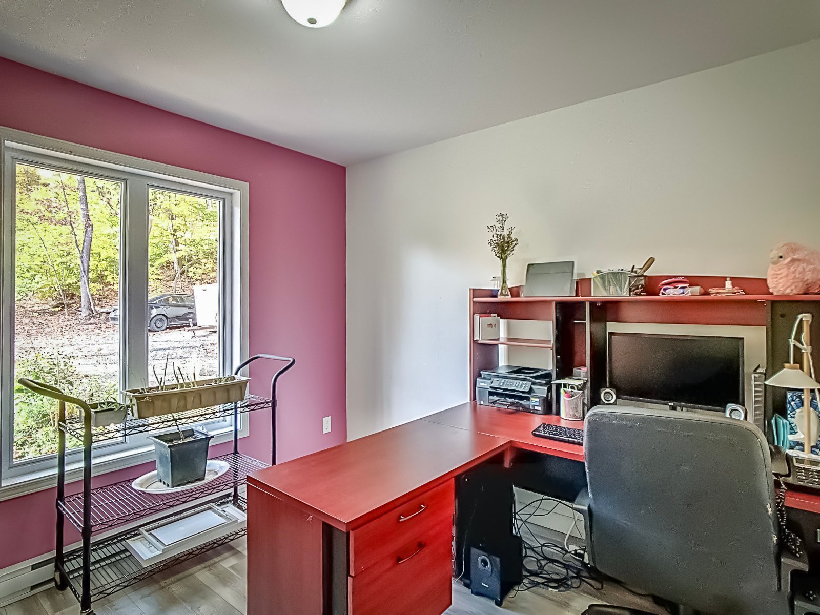 Photo - Bureau
