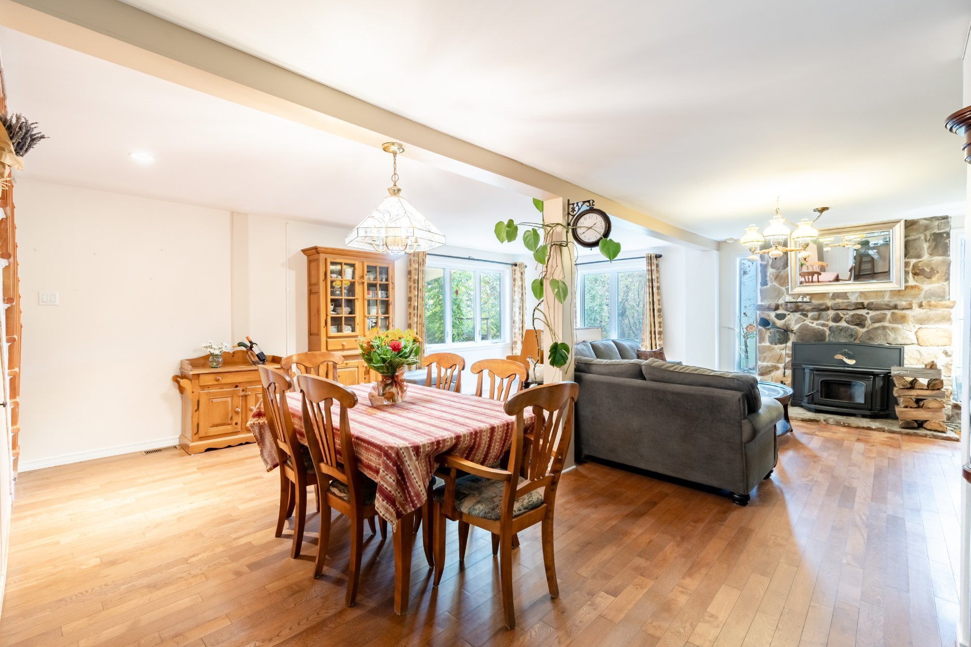 Photo - Dining room