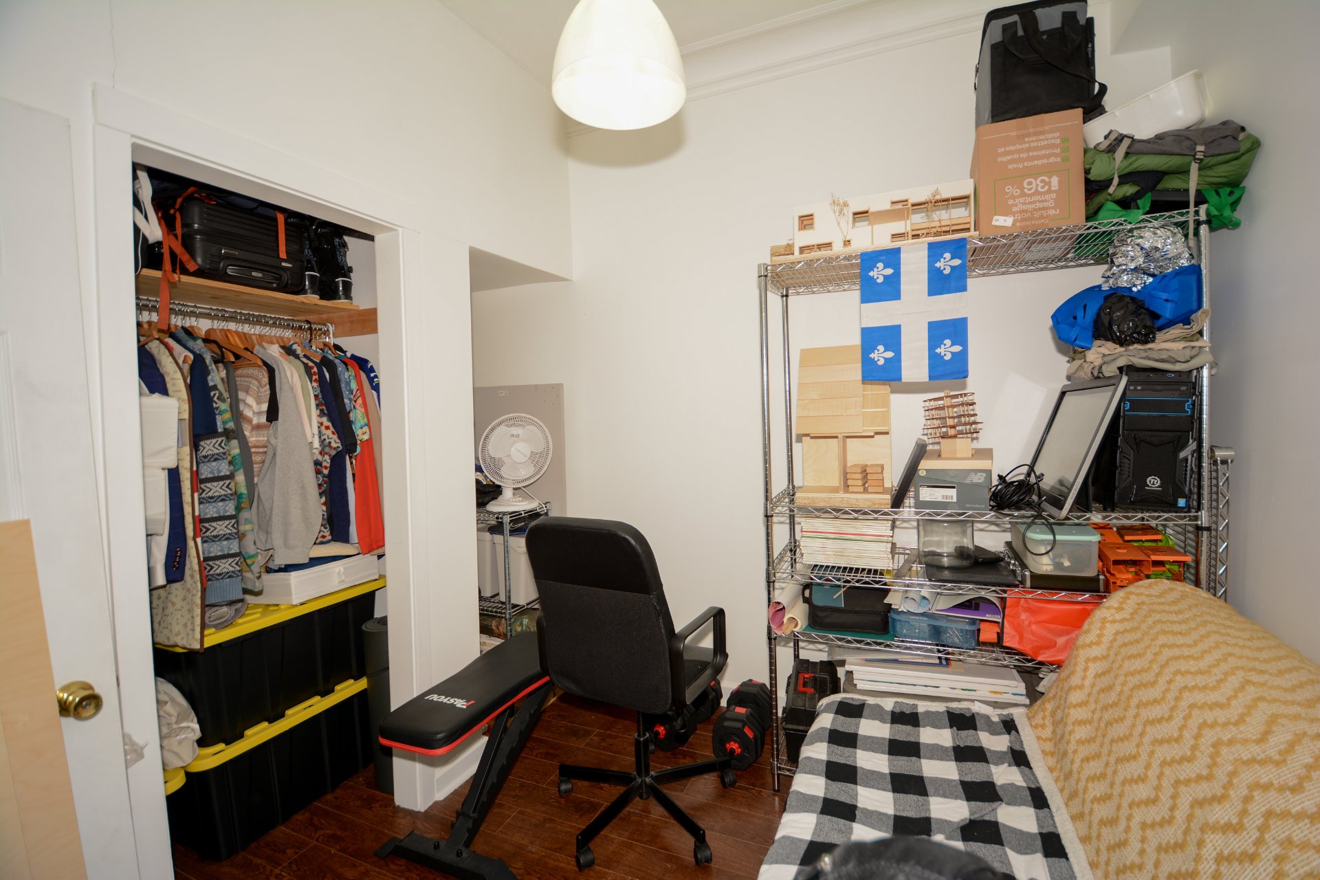 Photo - Bureau