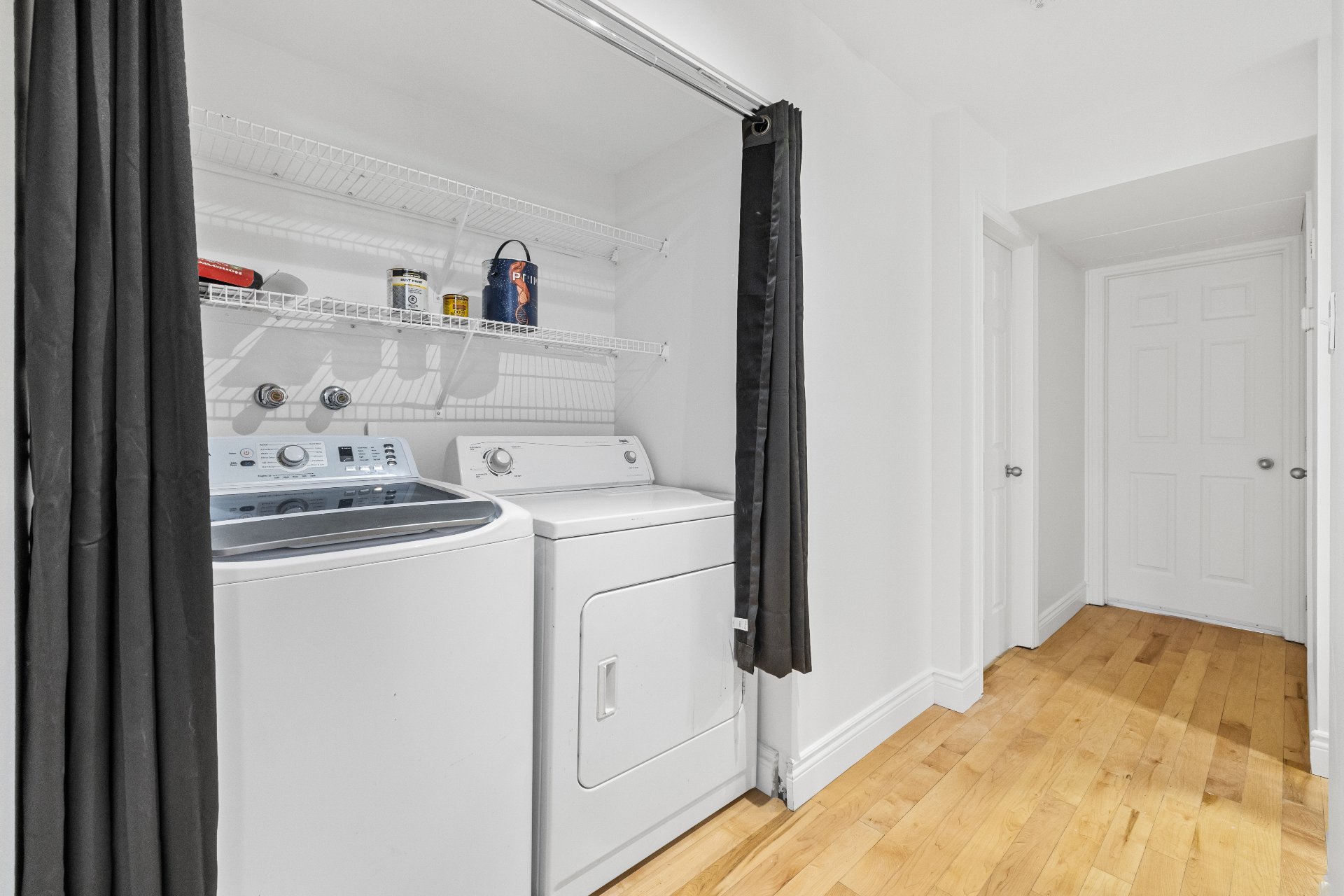 Photo - Laundry room