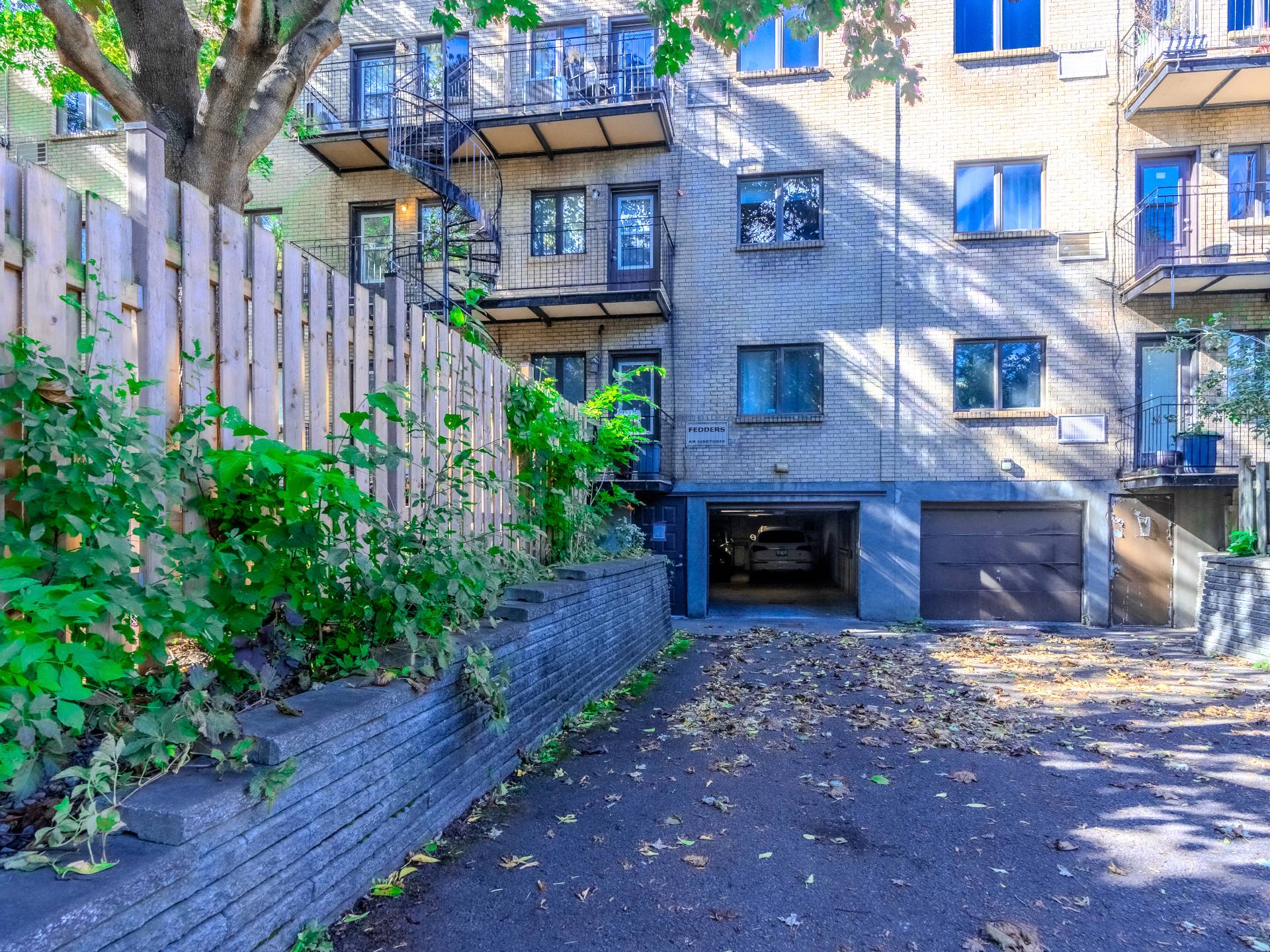 Photo - Garage