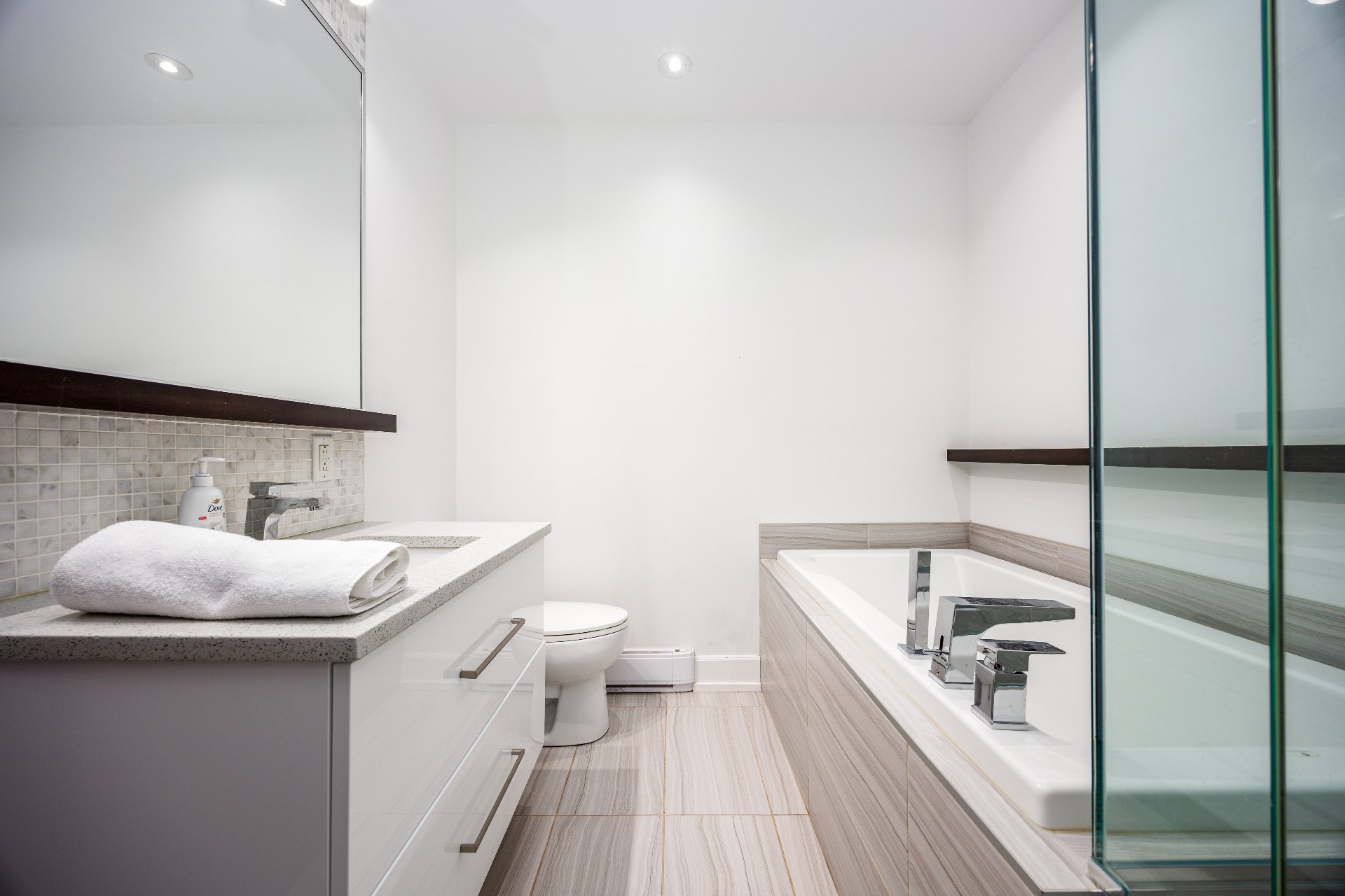 Photo - Ensuite bathroom