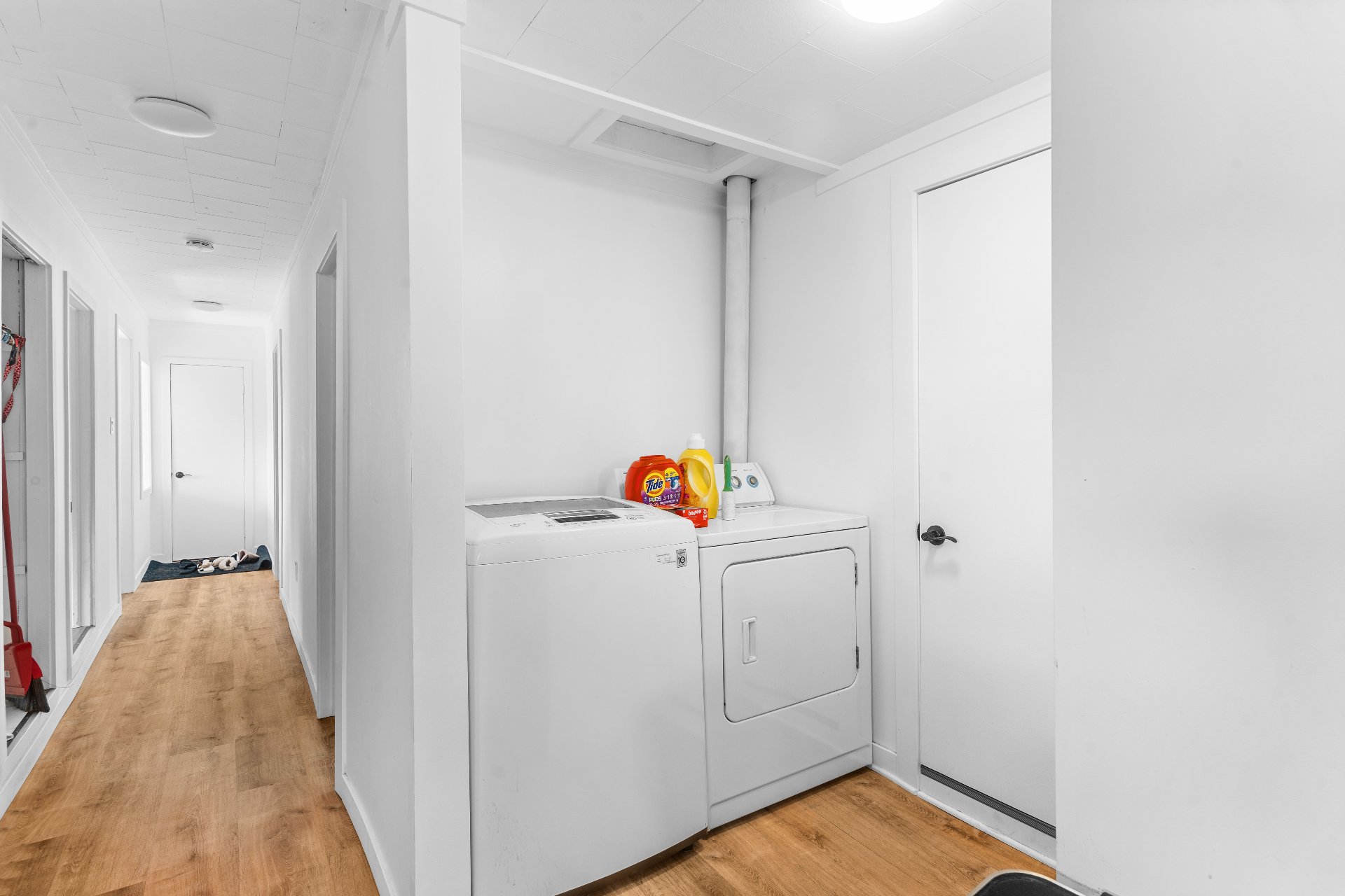 Photo - Laundry room