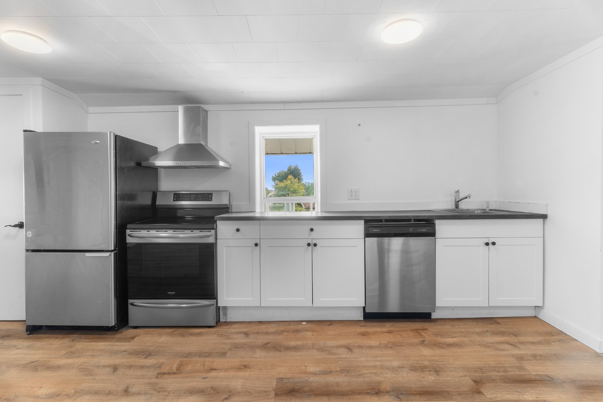 Photo - Kitchen