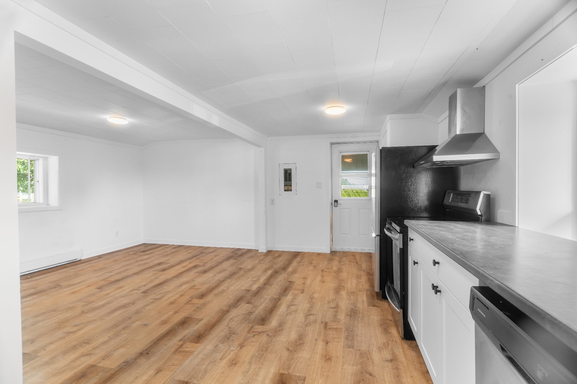 Photo - Kitchen