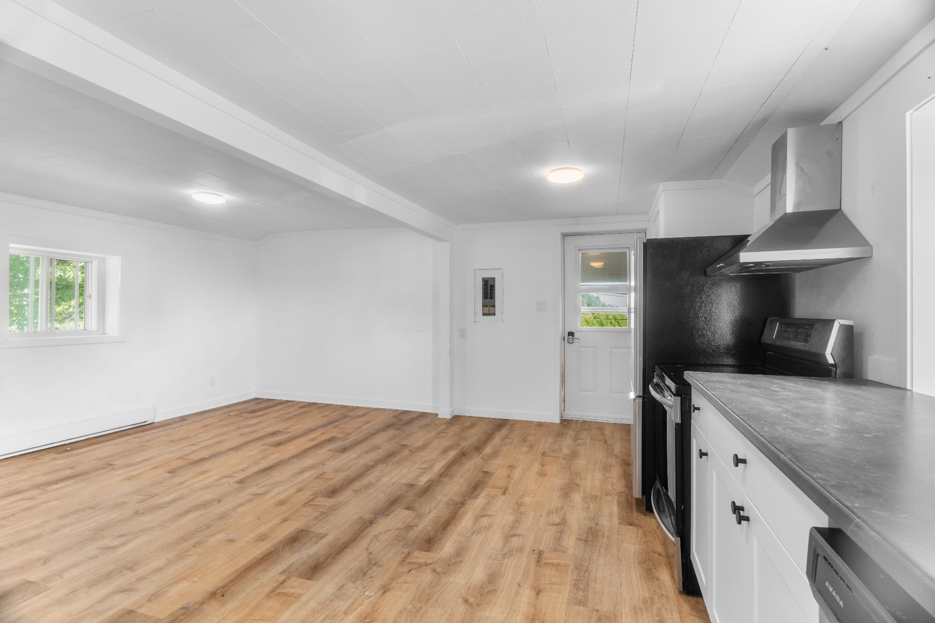 Photo - Kitchen