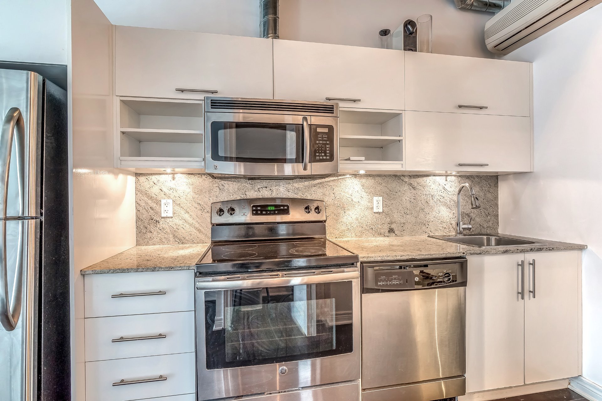 Photo - Kitchen