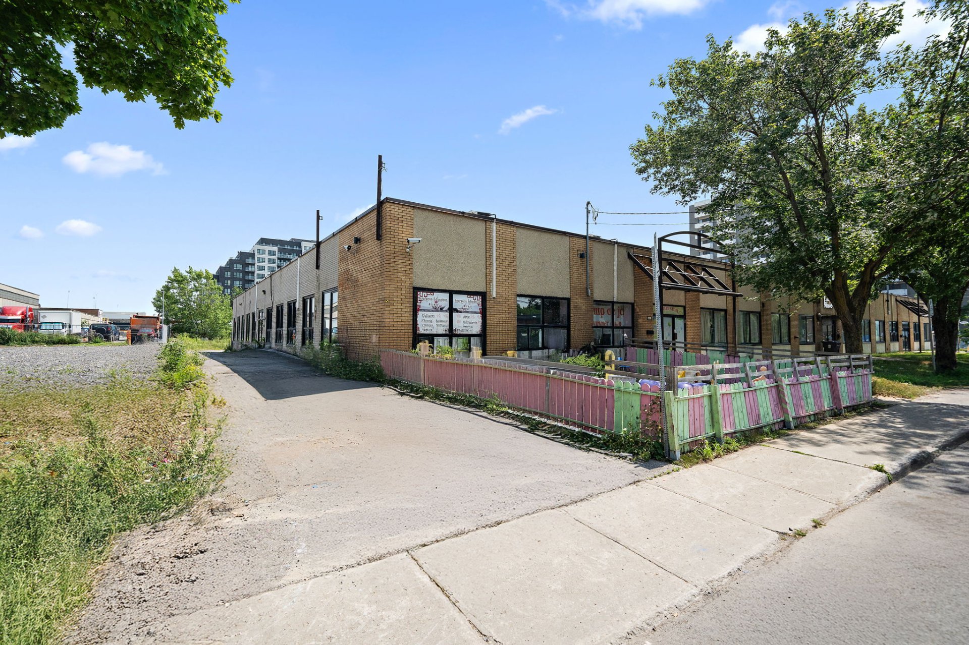 Photo - Façade