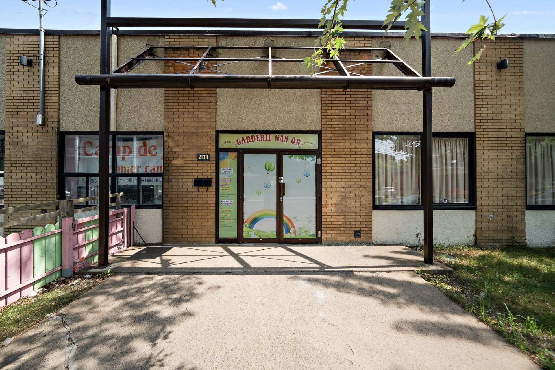 Photo - Façade