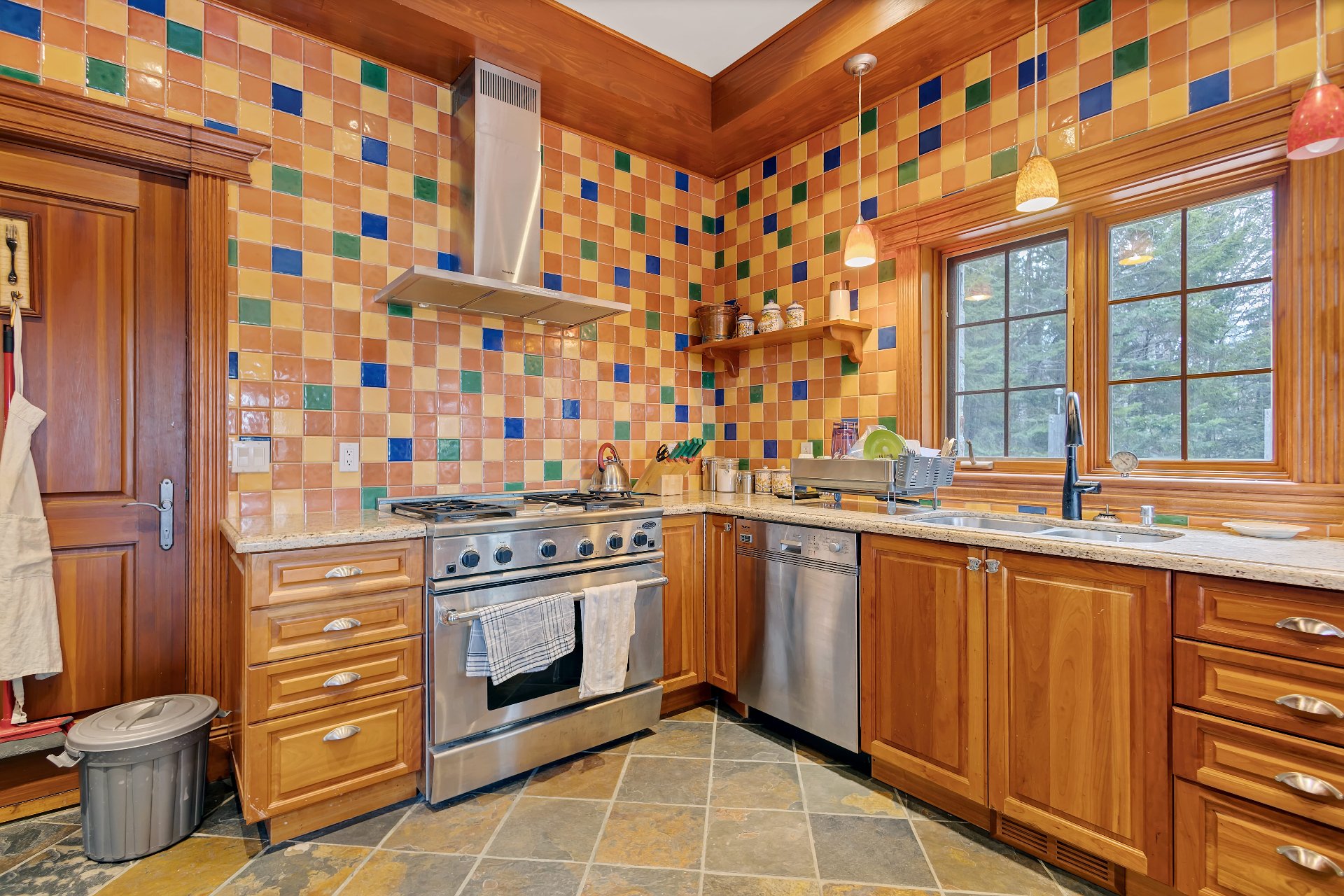 Photo - Kitchen