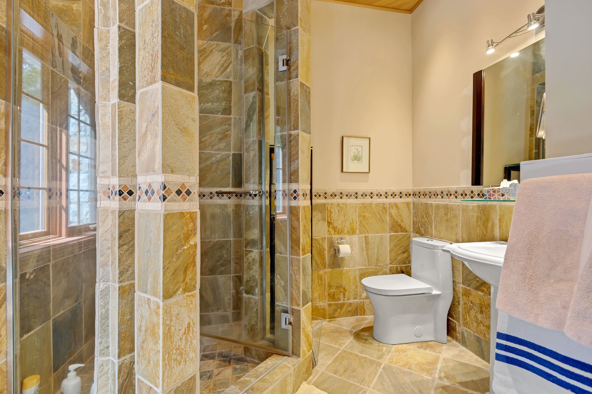 Photo - Ensuite bathroom