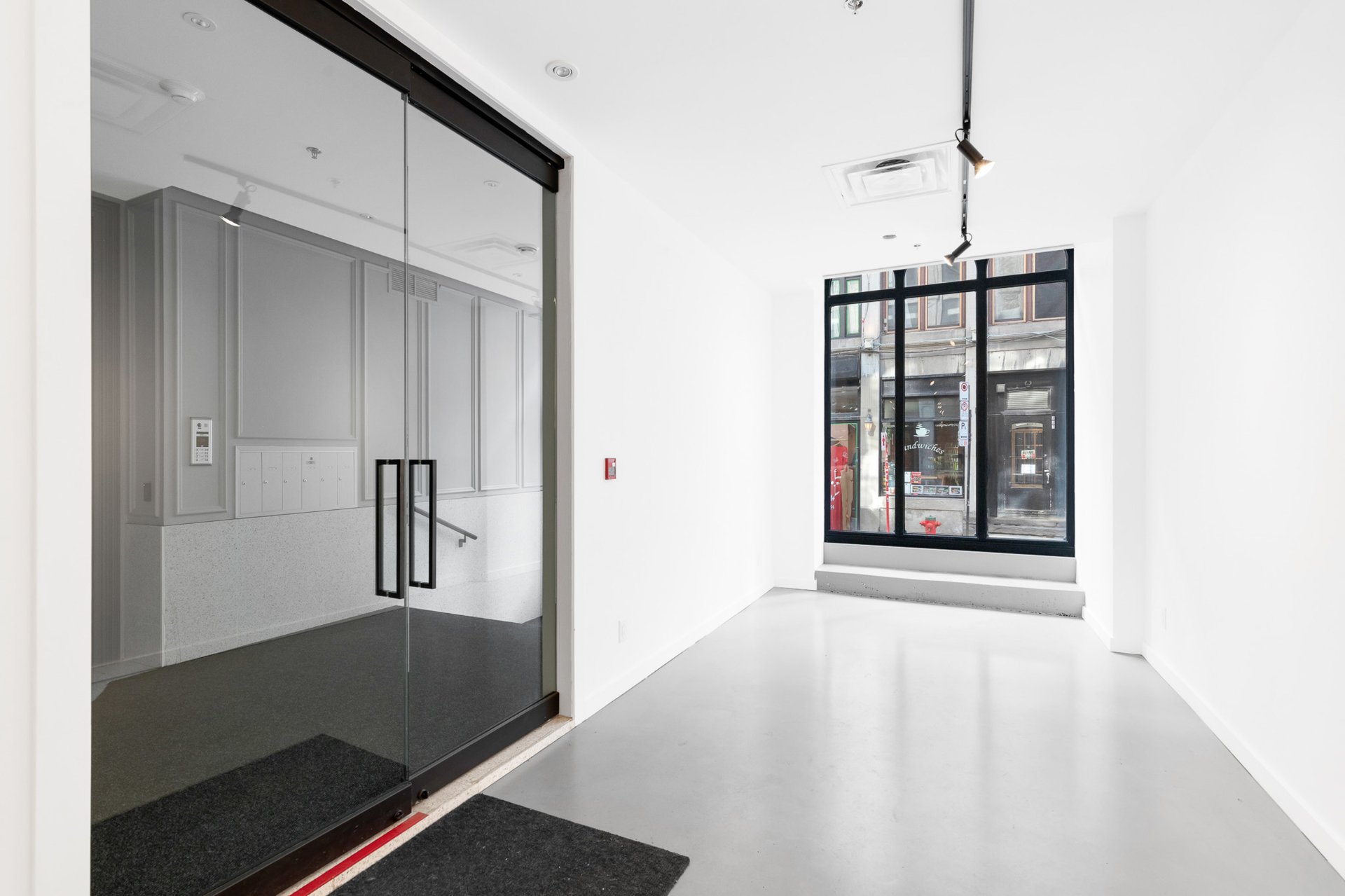 Photo - Interior