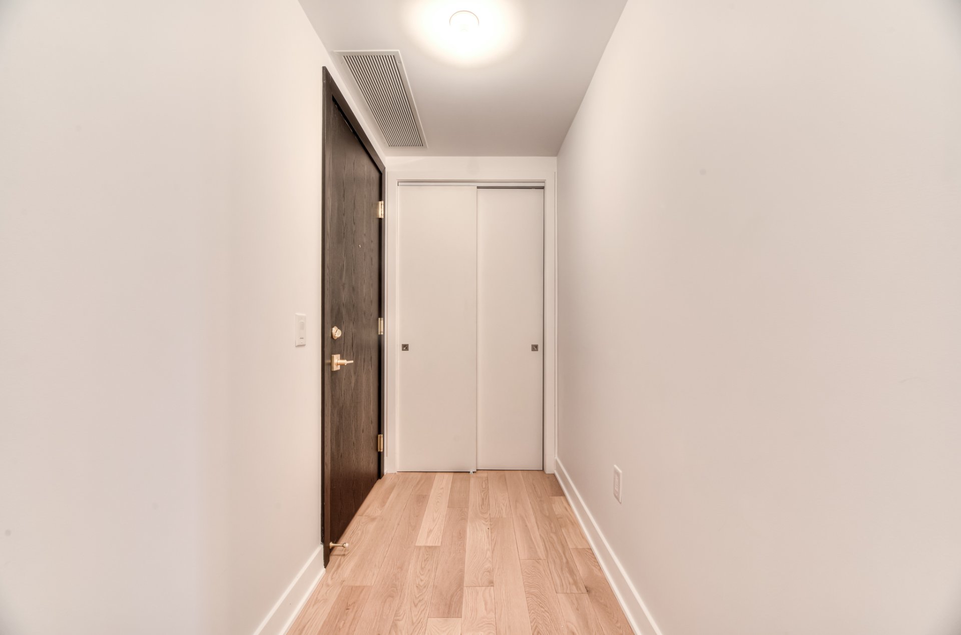 Photo - Hallway