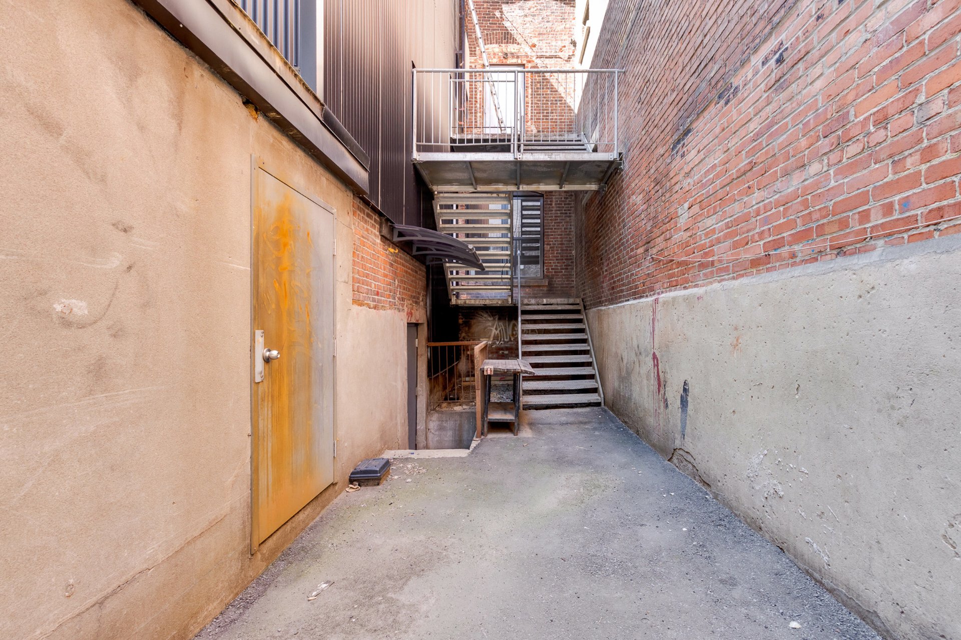 Photo - Back facade