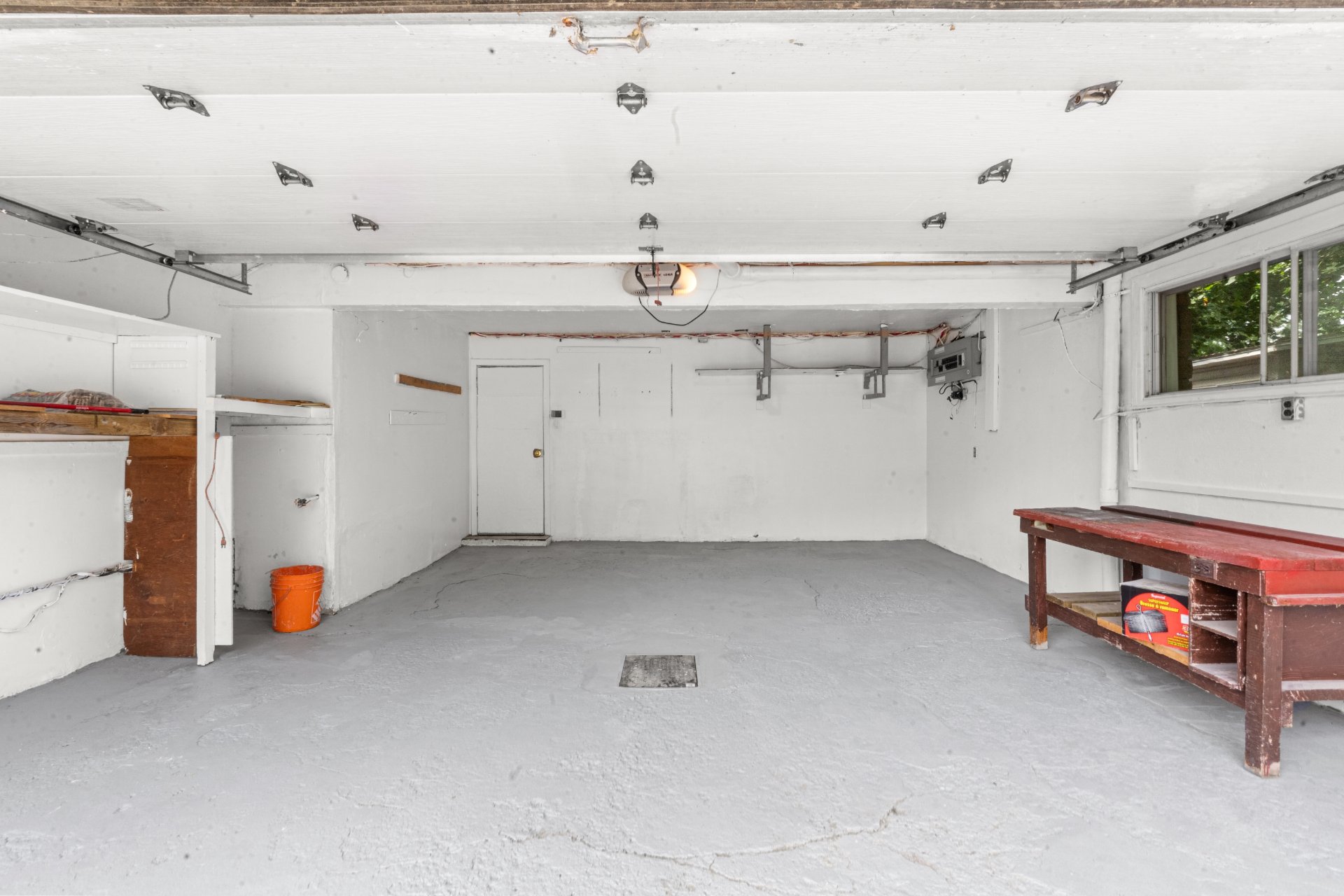 Photo - Garage